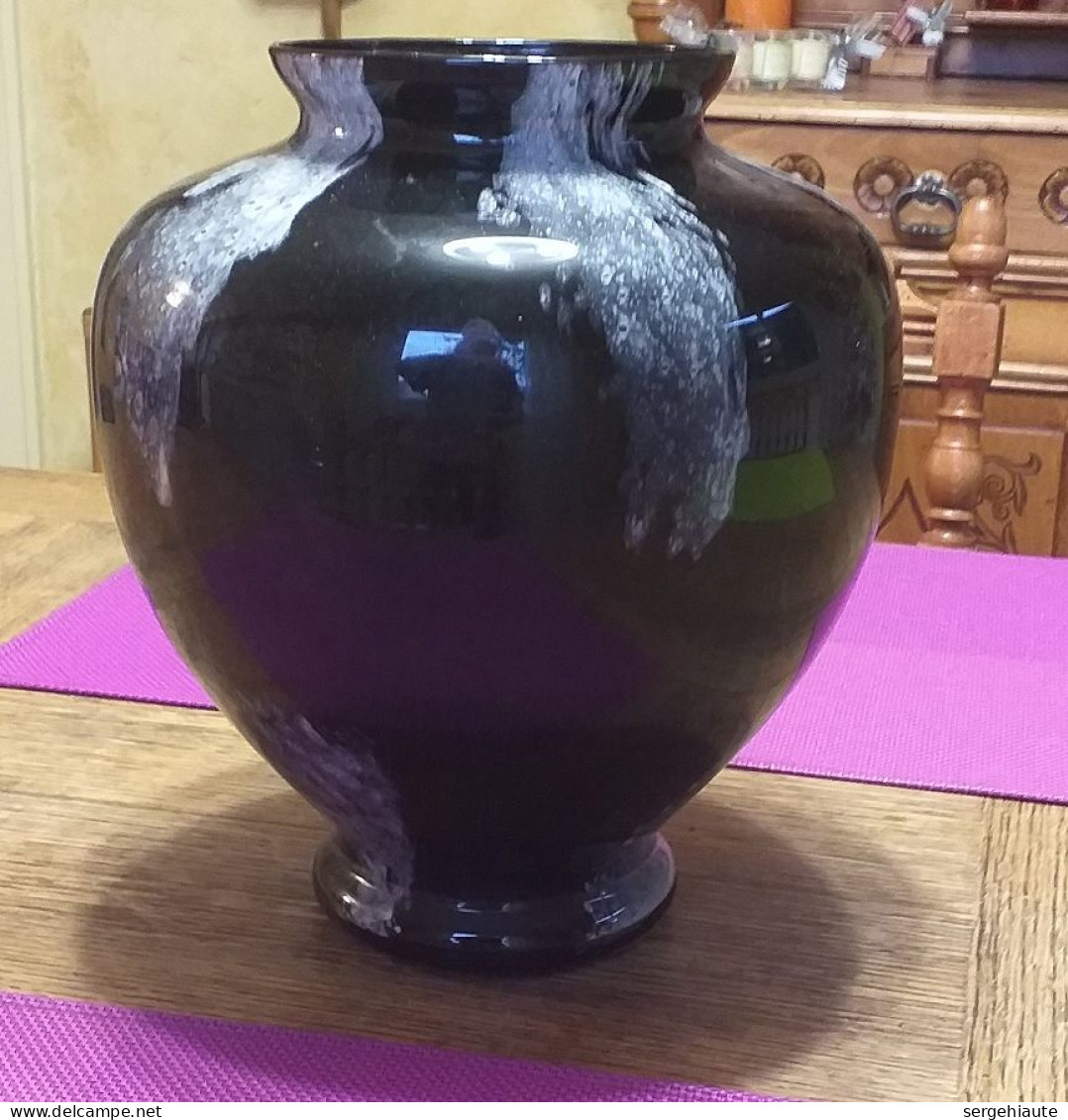 Vase En Verre Noir Années 1970 - Vasen