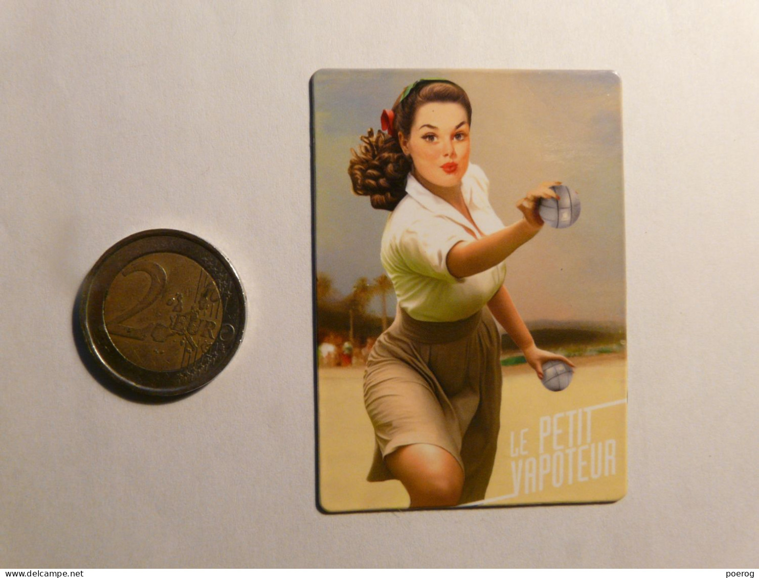 MAGNET PUBLICITAIRE - PIN-UP PETANQUE BOULE  -  LPV LE PETIT VAPOTEUR PINUP SEXY FEMME AIMANT - Publicitaires