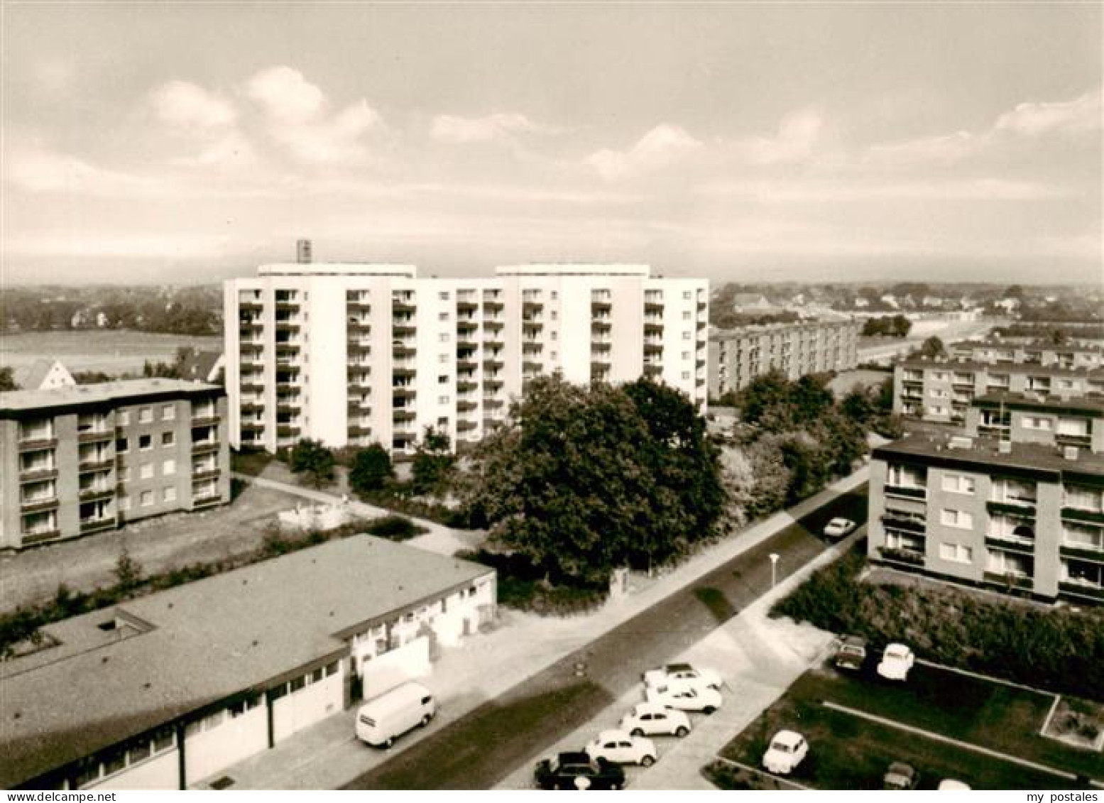 73869658 Thesdorf Pinneberg Stadtpanorama Wohnsiedlung Hochhaeuser  - Pinneberg