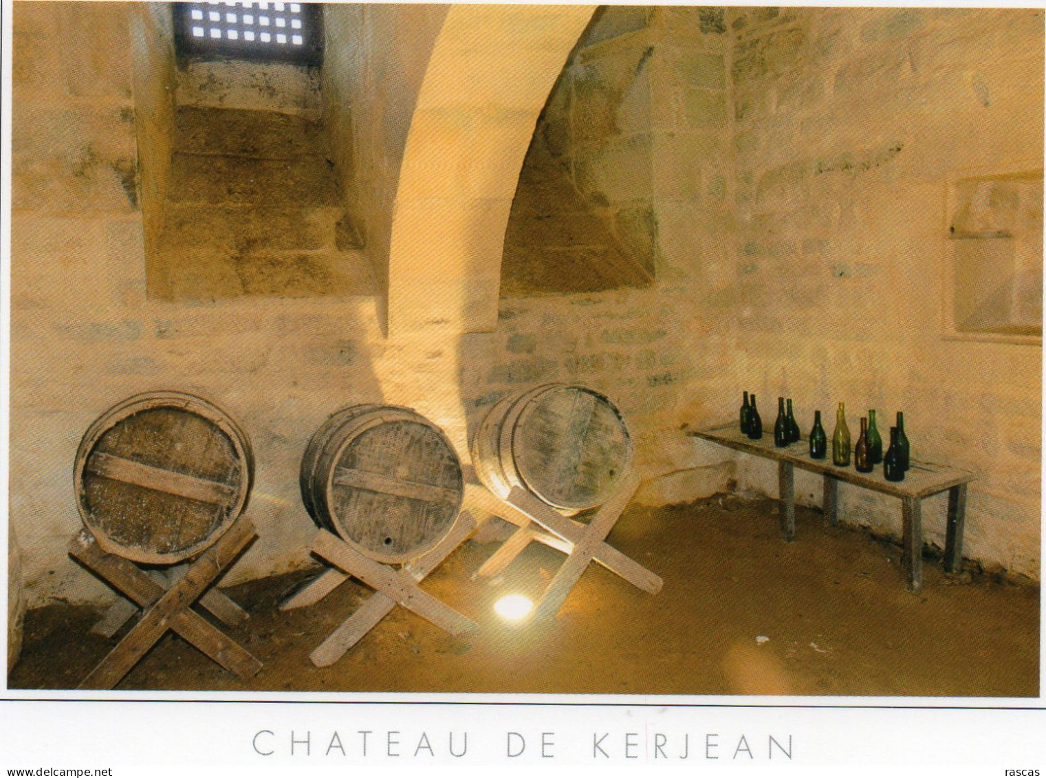 CPM - J - FINISTERE - SAINT VOUGAY - LE CHATEAU DE KERJEAN - LES CAVES - Saint-Vougay