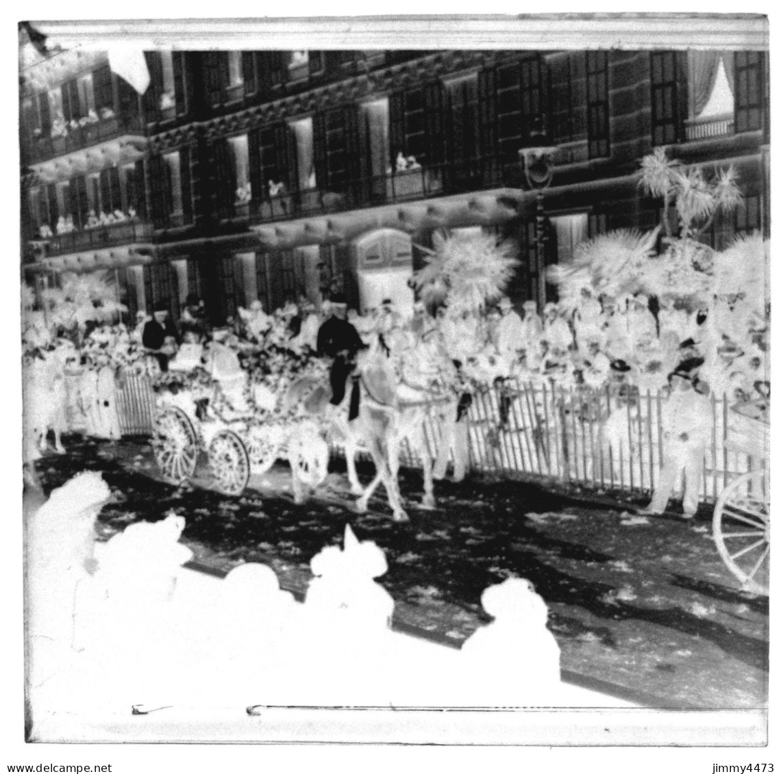 Carnaval - Fête Des Fleurs En 1898 - Nice ( Bien Animée, Attelage ) Plaque De Verre - Taille 43 X 45 Mlls - Carnaval