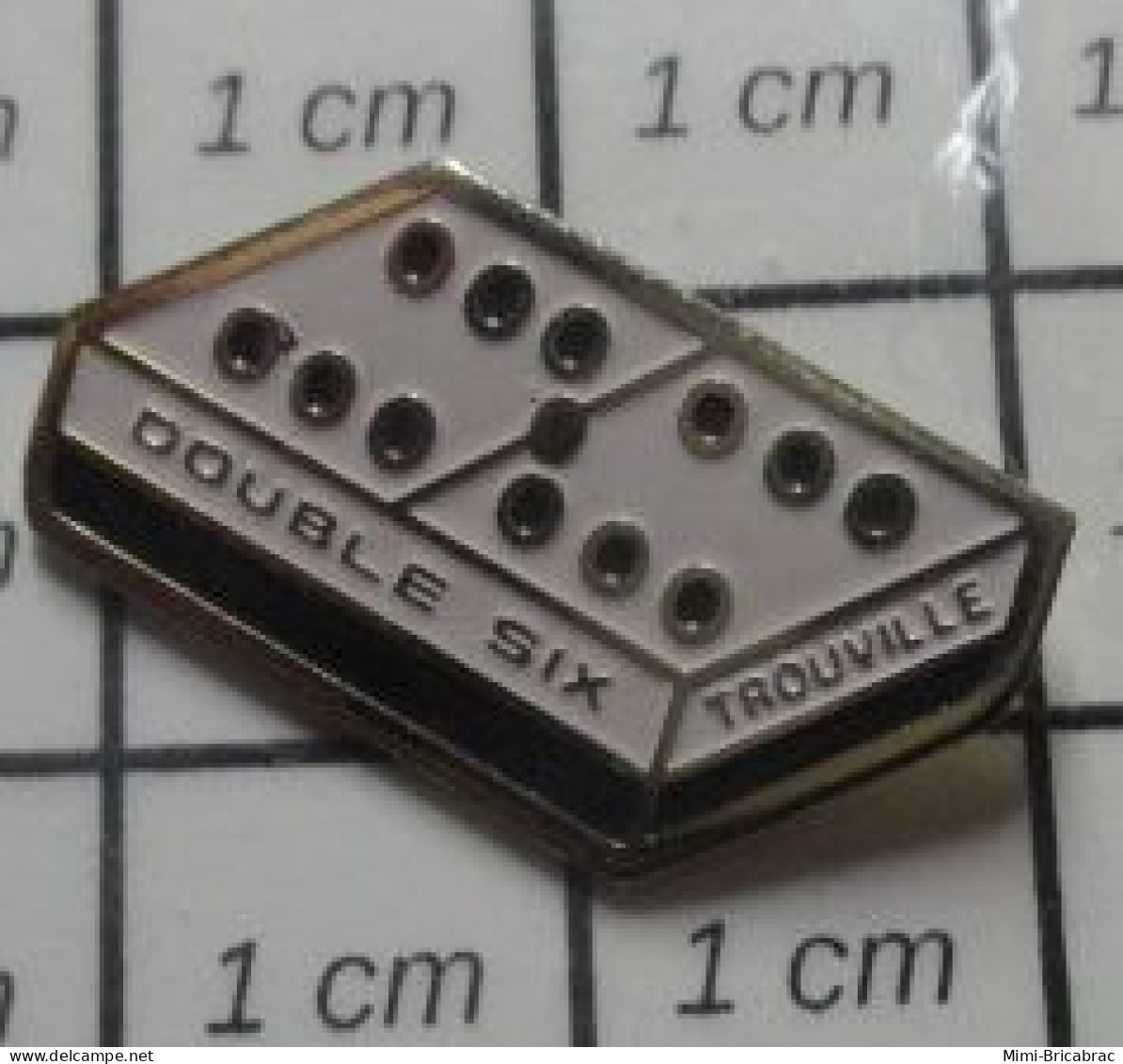 511A  Pin's Pins / Beau Et Rare / JEUX / DOMINO DOUBLE SIX TROUVILLE RESTAURANT - Jeux