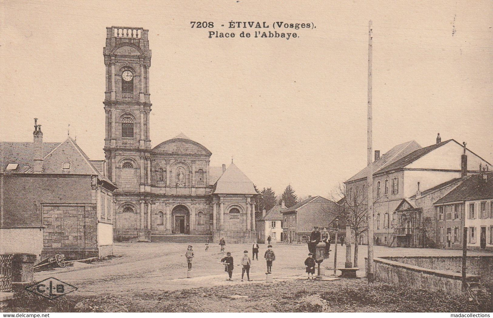 Etival (88 - Vosges) Place De L'Abbaye - Etival Clairefontaine