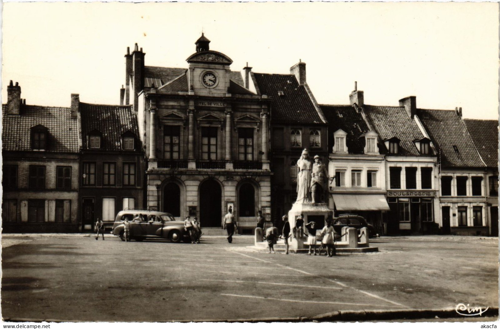 CPM Guines Place Du Maréchal Foch (1279001) - Guines