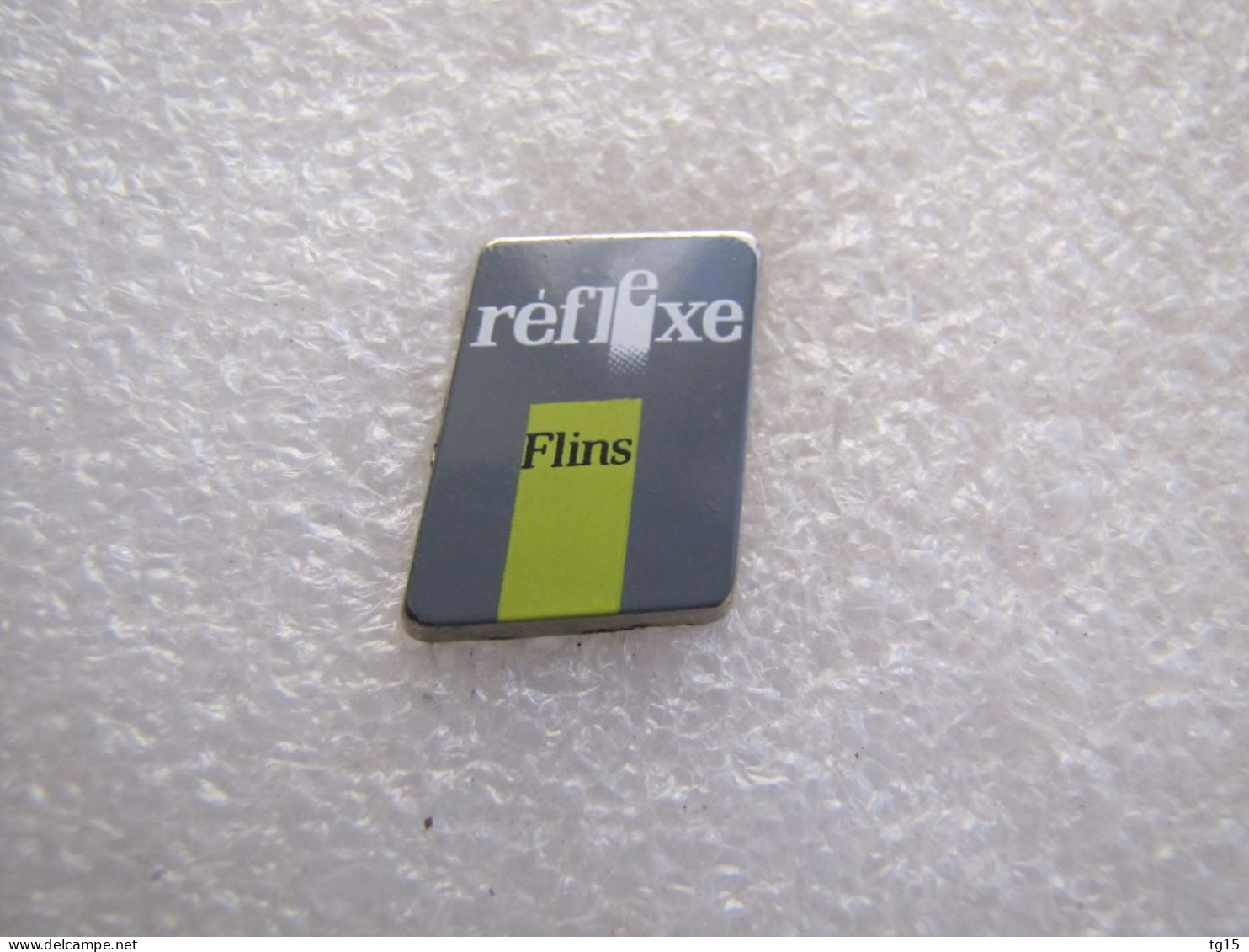 RARE  PIN'S    RENAULT  RÉFLEXE  FLINS  Zamak - Renault