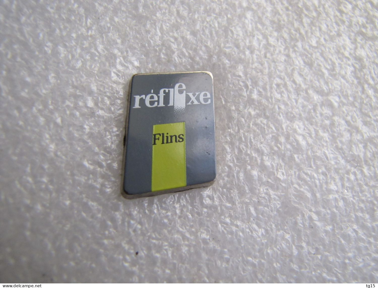 RARE  PIN'S    RENAULT  RÉFLEXE  FLINS  Zamak - Renault