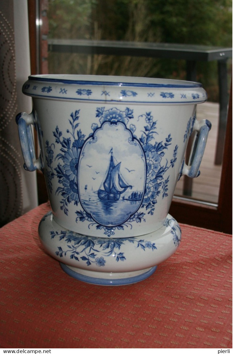 VASE DELFT AVEC RESERVE D'EAU SEPAREE - PROVIENT DE CHEZ MES GRANDS PARENTS. - Jarrones