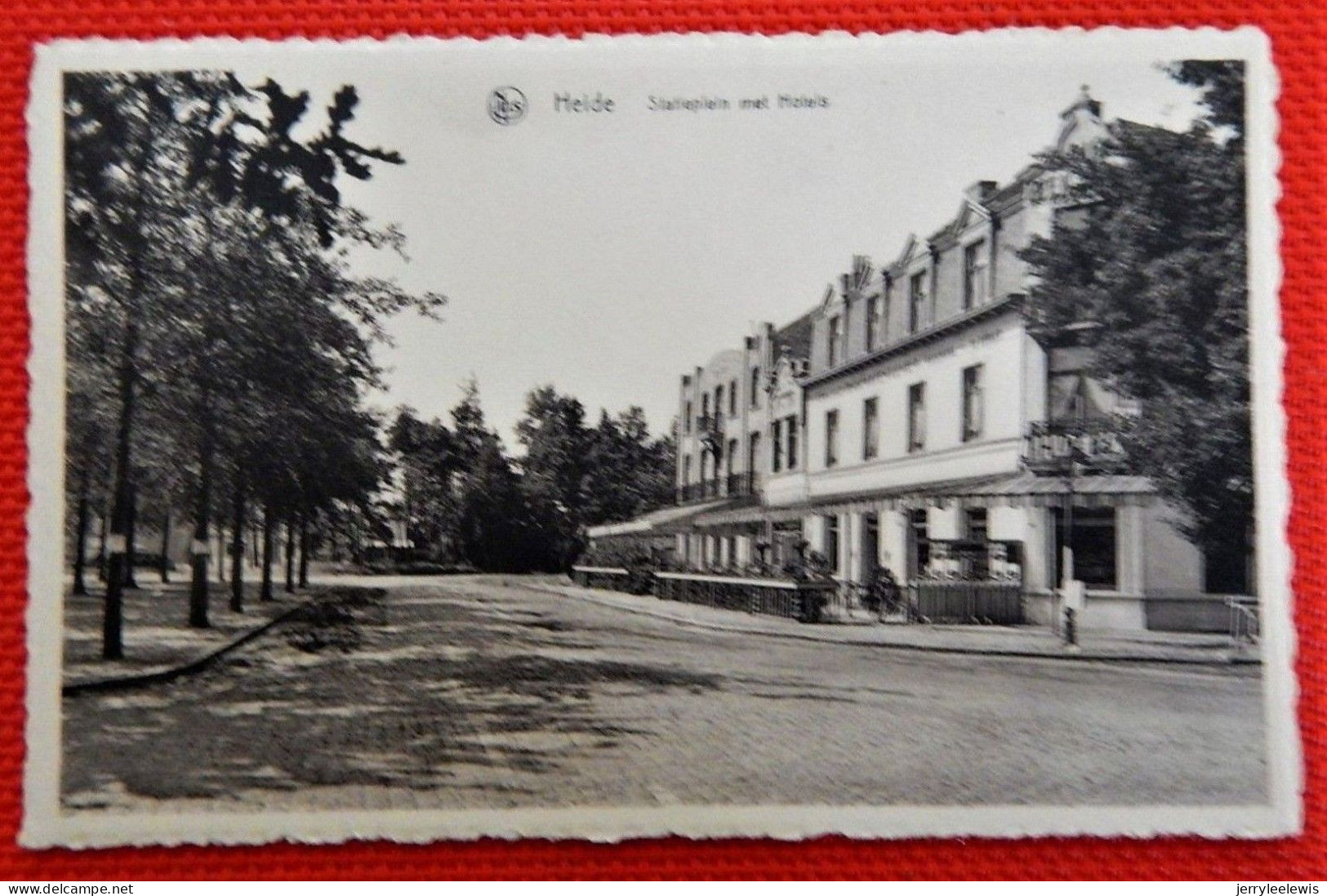 HEIDE - KALMTHOUT -    Statieplein Met Hotels - Kalmthout