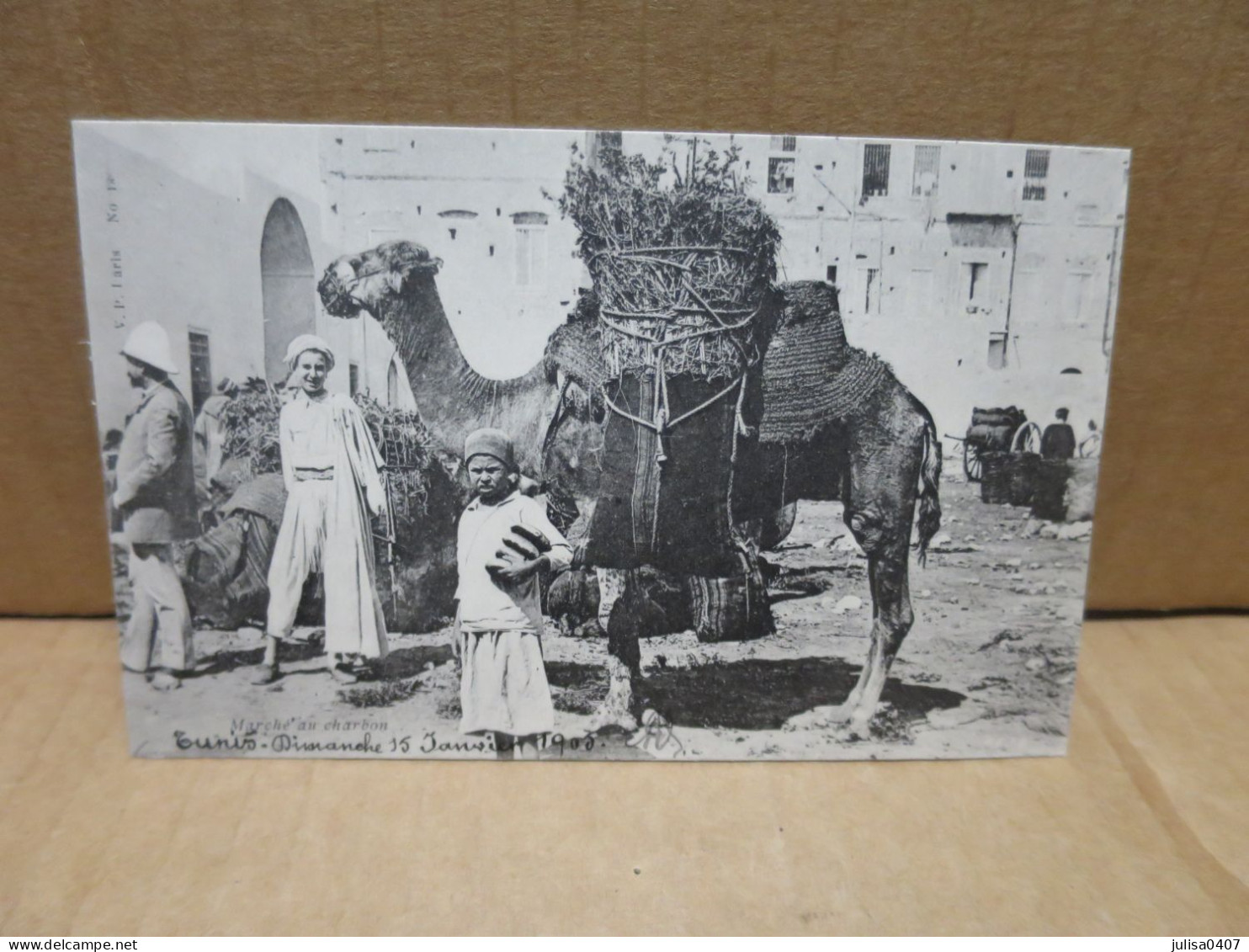 TUNIS (Tunisie) Marché Au Charbon Gros Plan - Tunesien