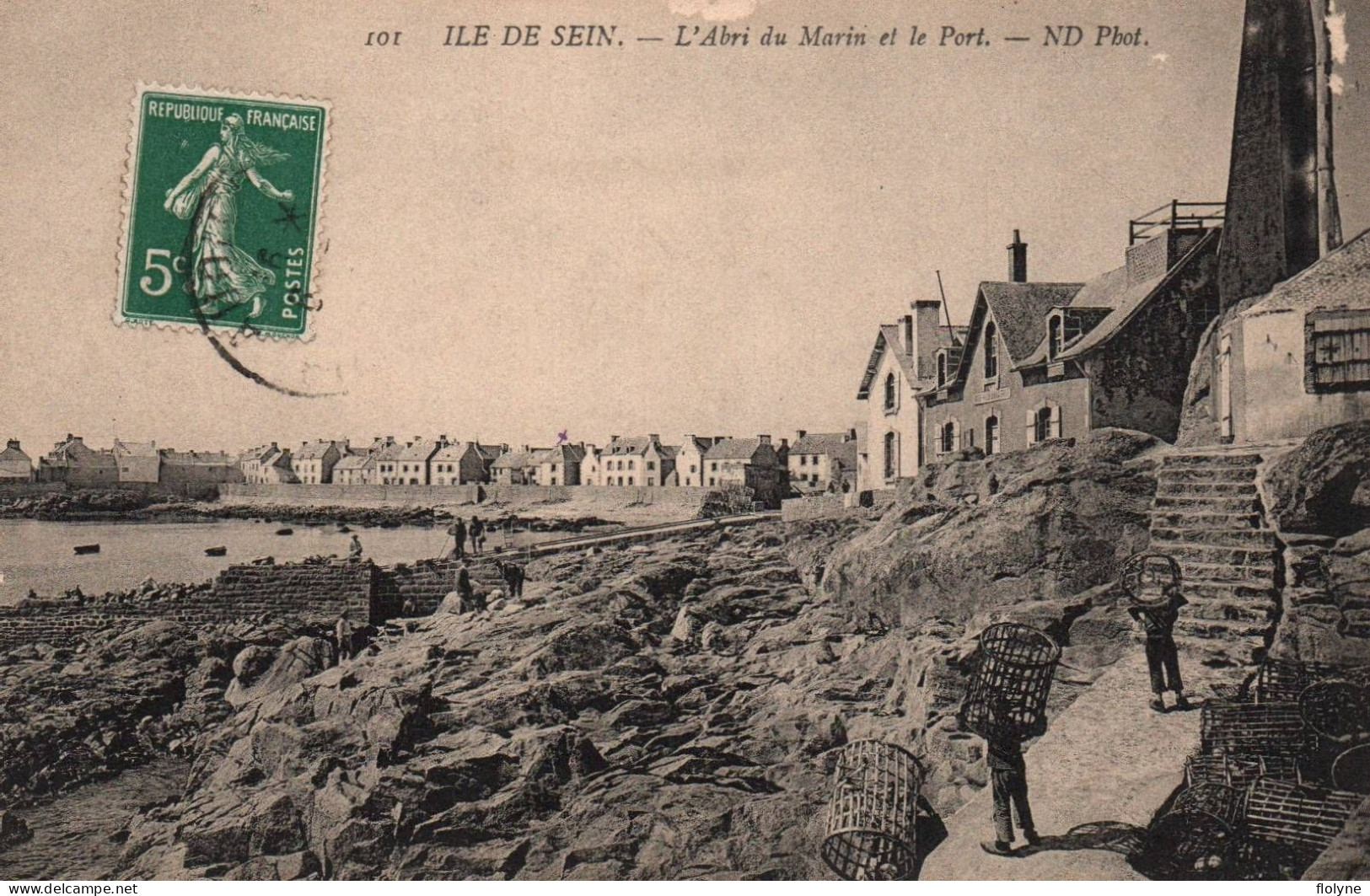 Ile De Sein - L'abri Du Marin Et Le Port - Ile De Sein