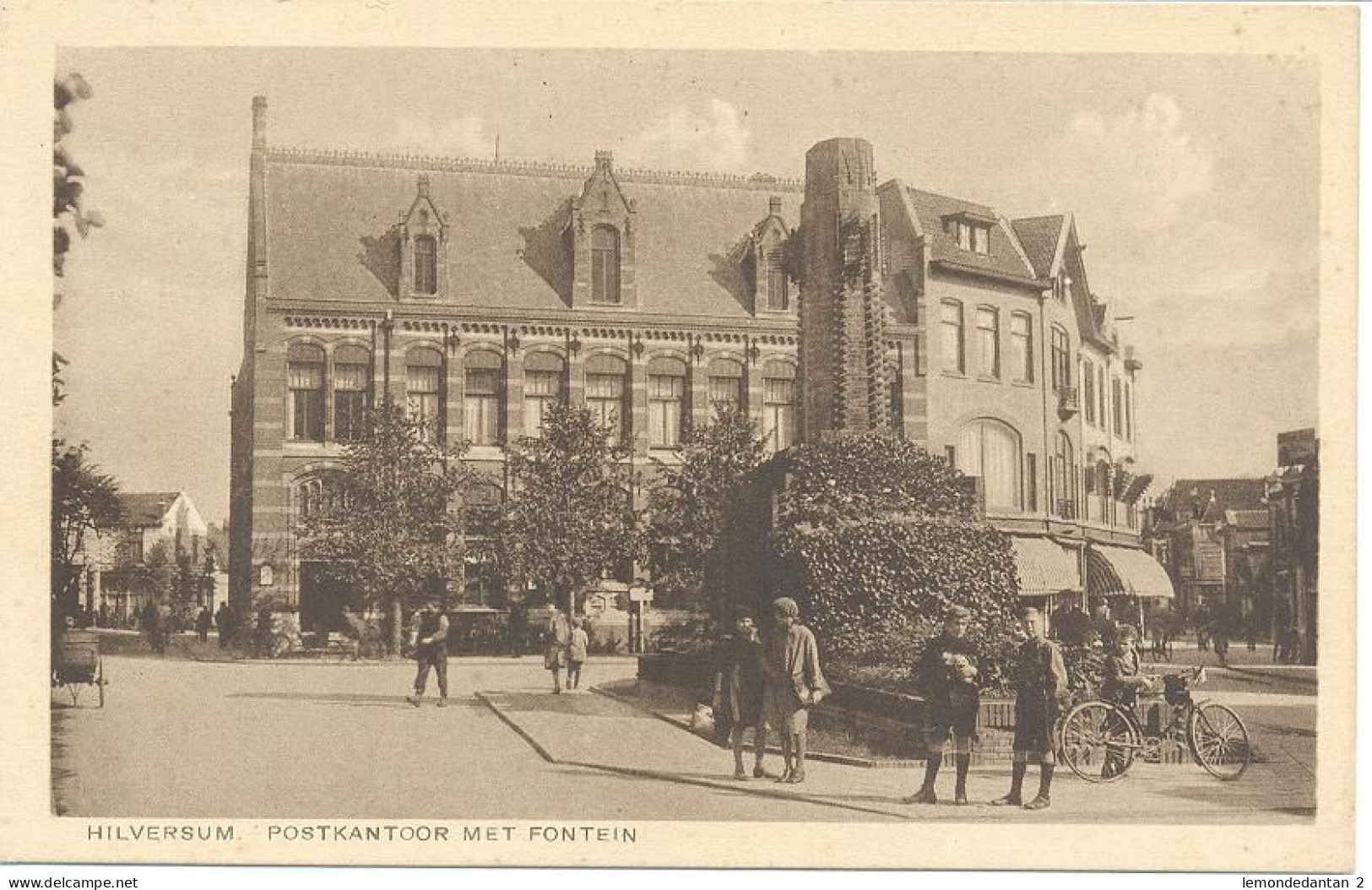 Hilversum - Postkantoor Met Fontein - Hilversum