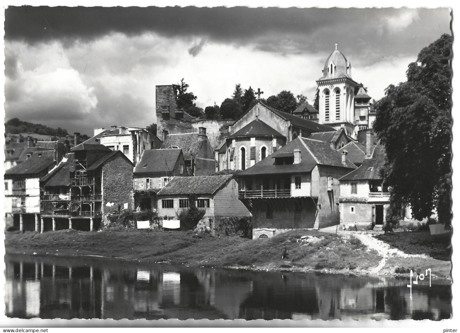 MONTIGNAC SUR VEZERE - Vieilles Maisons Au Bord De La Vézère - Montignac-sur-Vézère