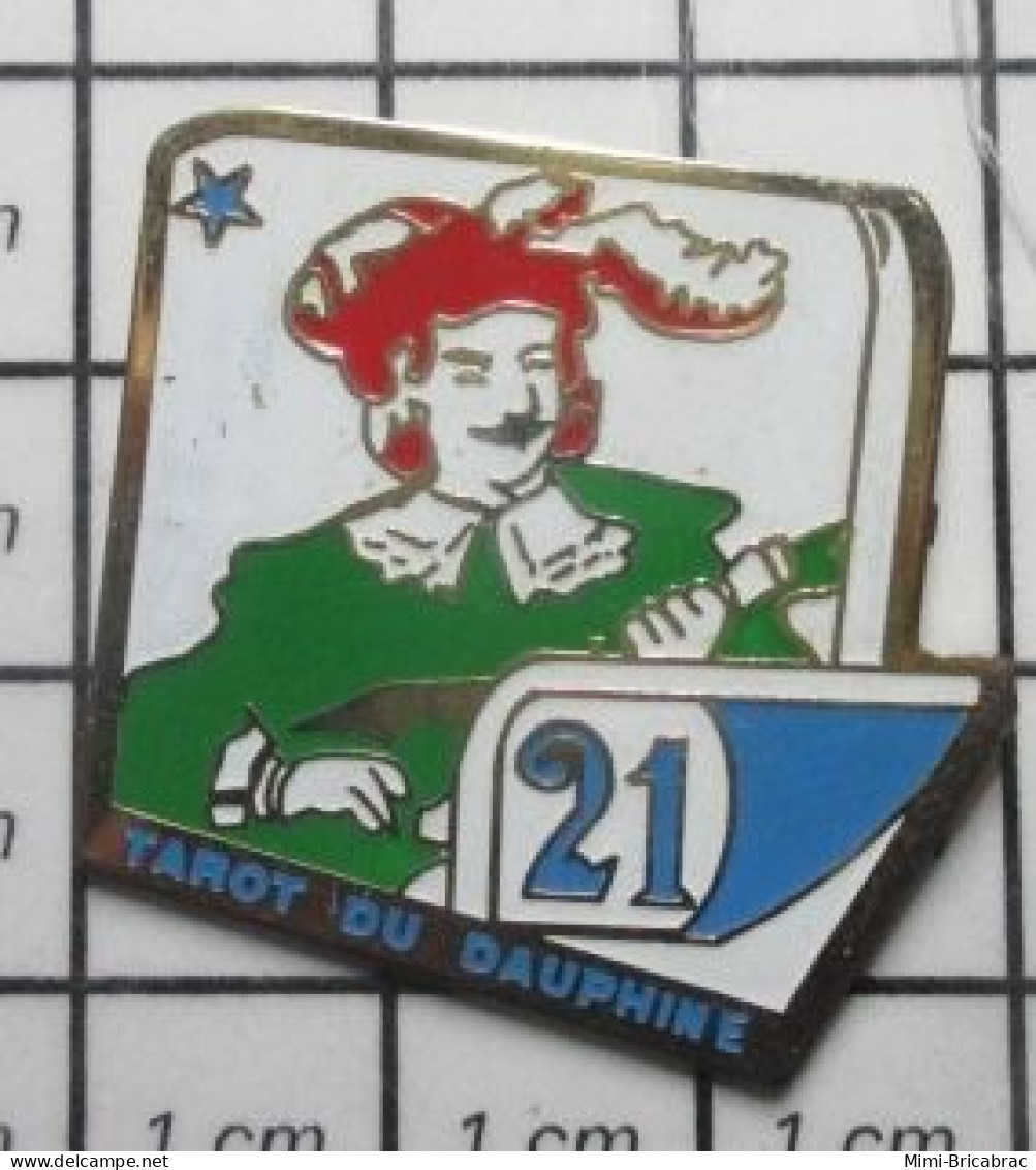 3022 Pin's Pins / Beau Et Rare / JEUX / CARTES ASSOCIATION TAROT DU DAUPHINE - Juegos