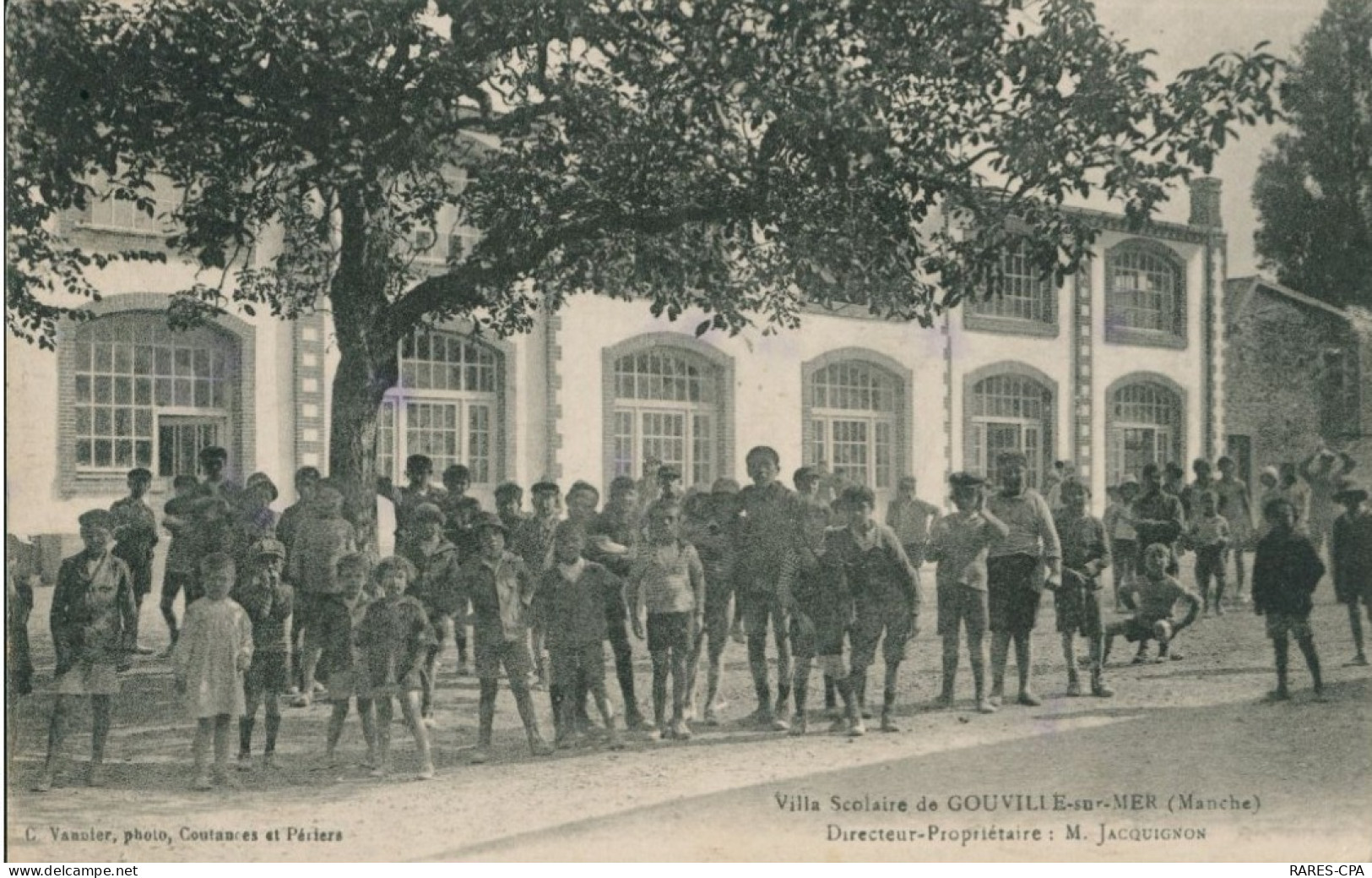 50 GOUVILLE SUR MER - VILLA SCOLAIRE - COUR DE RECREATION AVEC SES ECOLIERS - RARE - Sonstige & Ohne Zuordnung