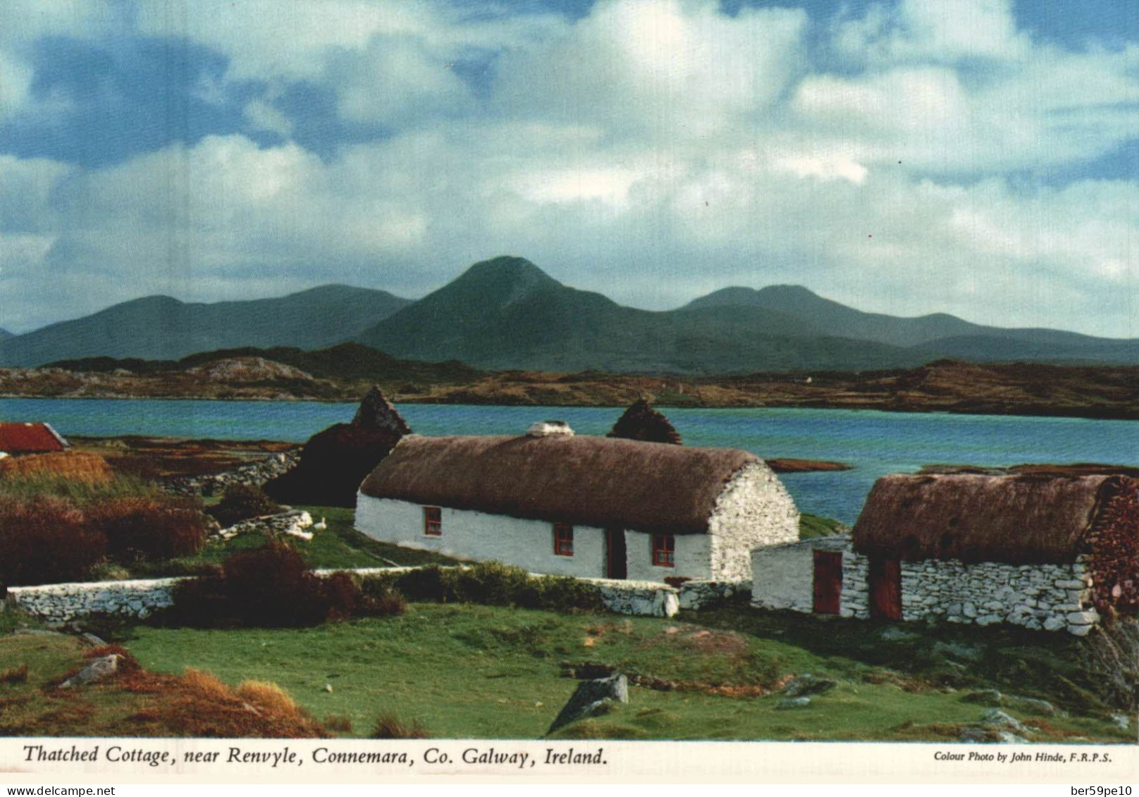 IRLANDE  GALWAY CONNEMARA THATCHED COTTAGE NEAR RENVYLE - Galway