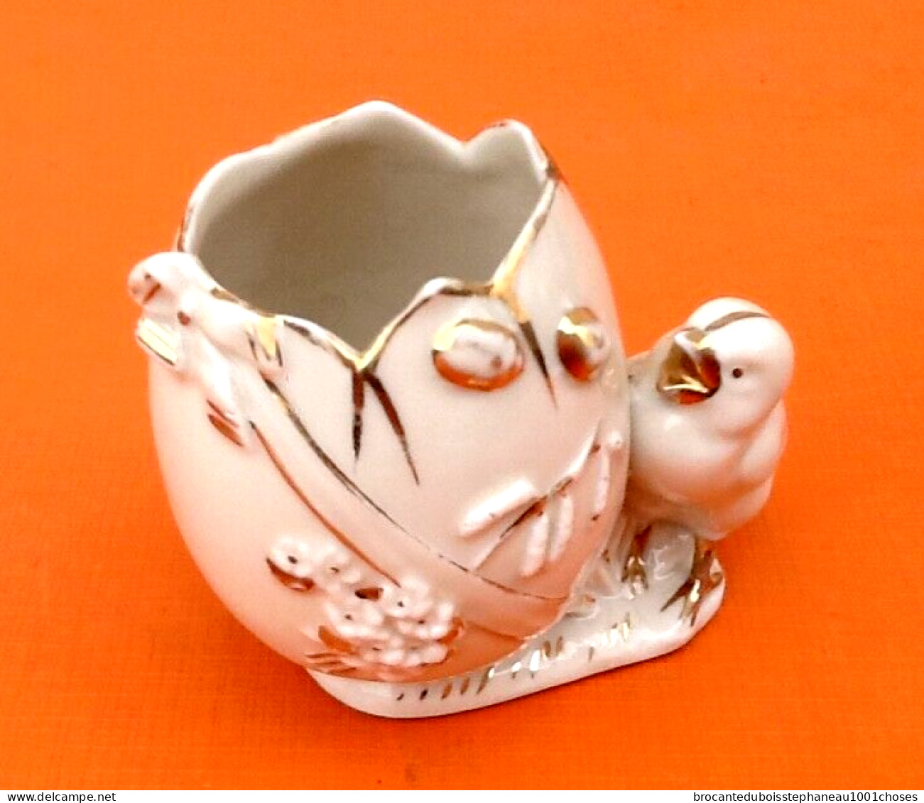 Années 1940  Petit Vase / Bouquetière En Céramique Décor Oeuf / Poussin - Vazen
