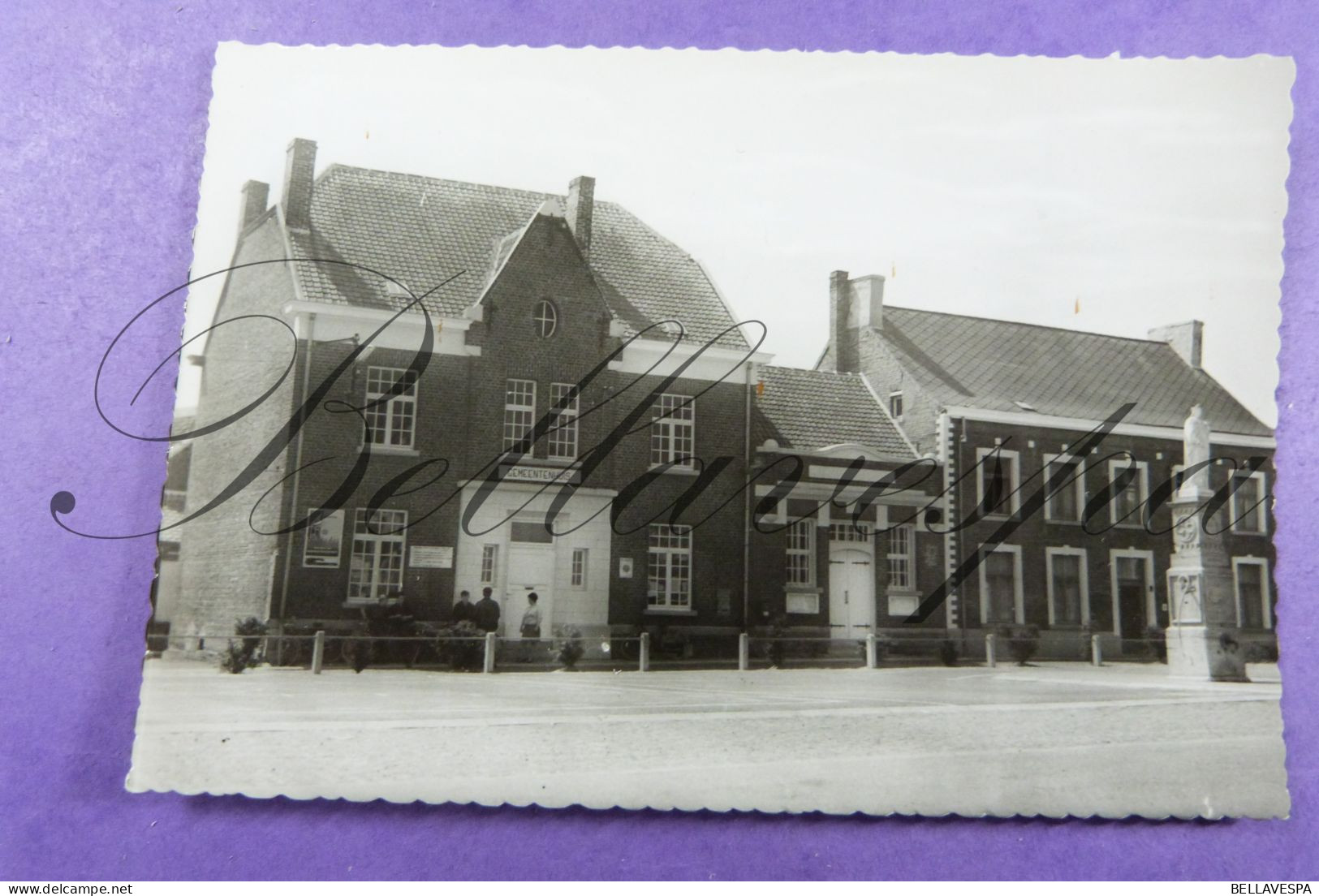 Neerlinter School En Gemeentehuis Pomp En Standbeeld - Linter