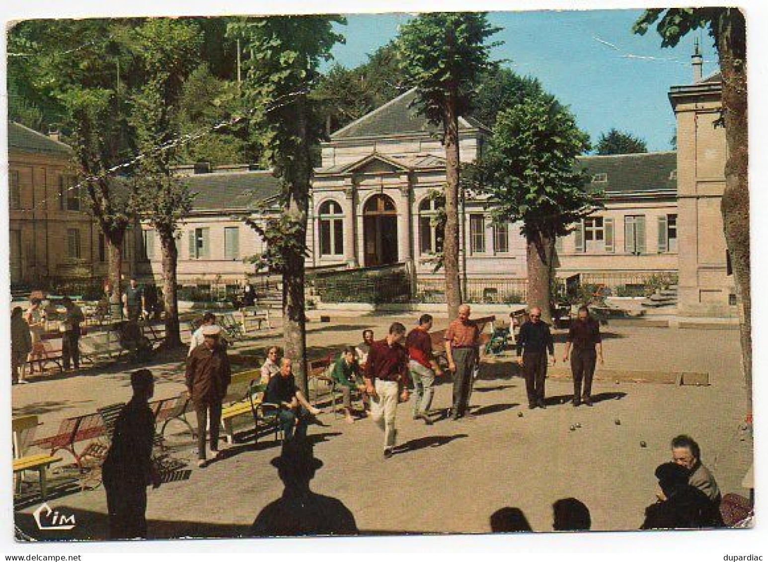 PETANQUE et jeux de boules : lot de 33 cartes postales humoristiques et terrains de jeux.