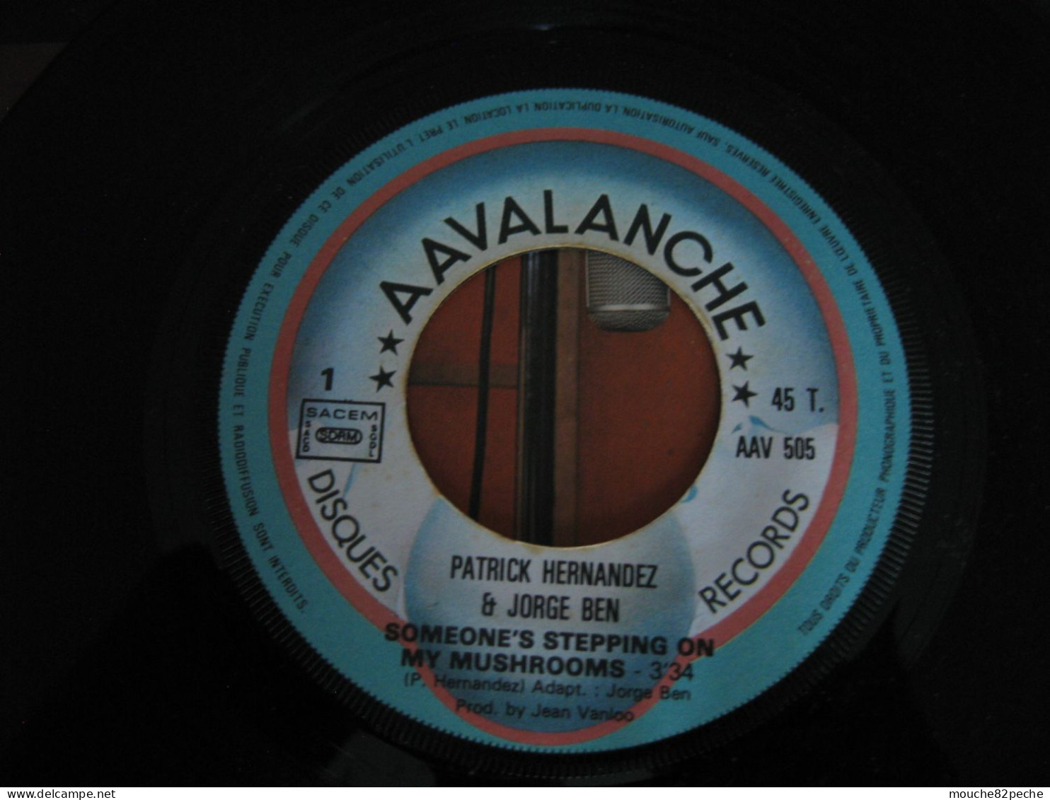 45 T - PATRICK HERNANDEZ / JORGE BEN - SOMEONE'S STEPPING ON MY MUSHROOMS - Soul - R&B