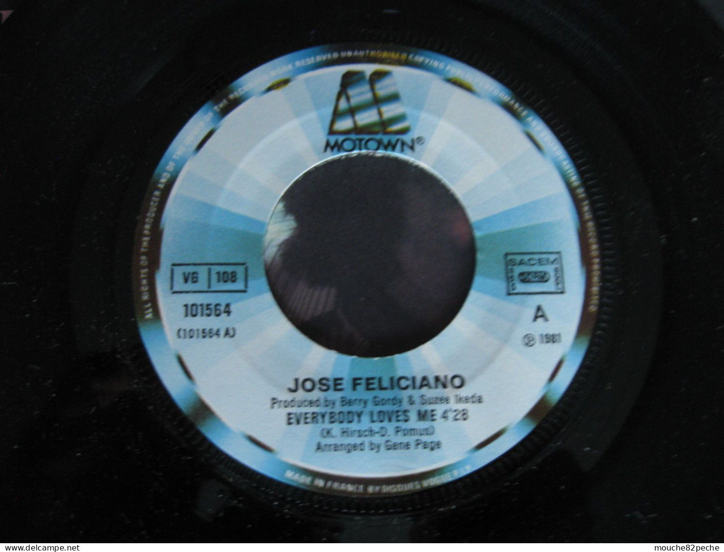 45 T - JOSE FELICIANO - EVERYBODY LOVES ME - Disco, Pop