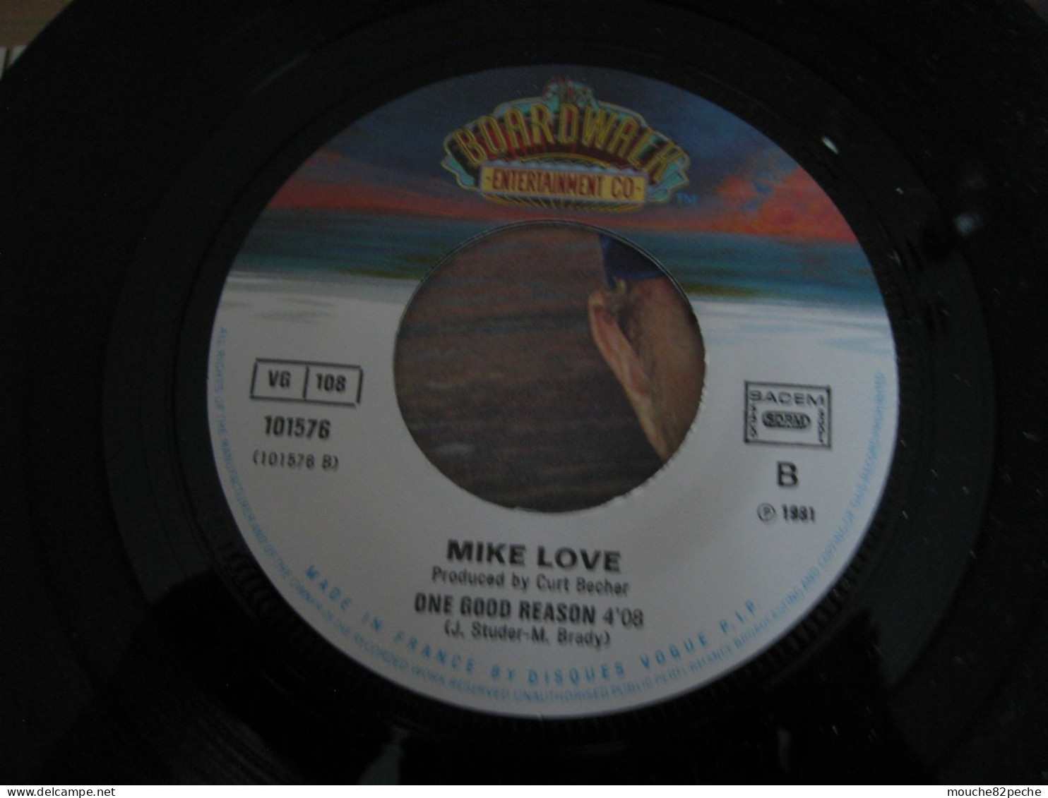 45 T - MIKE LOVE - RUNNIN' AROUND THE WORLD - Disco, Pop