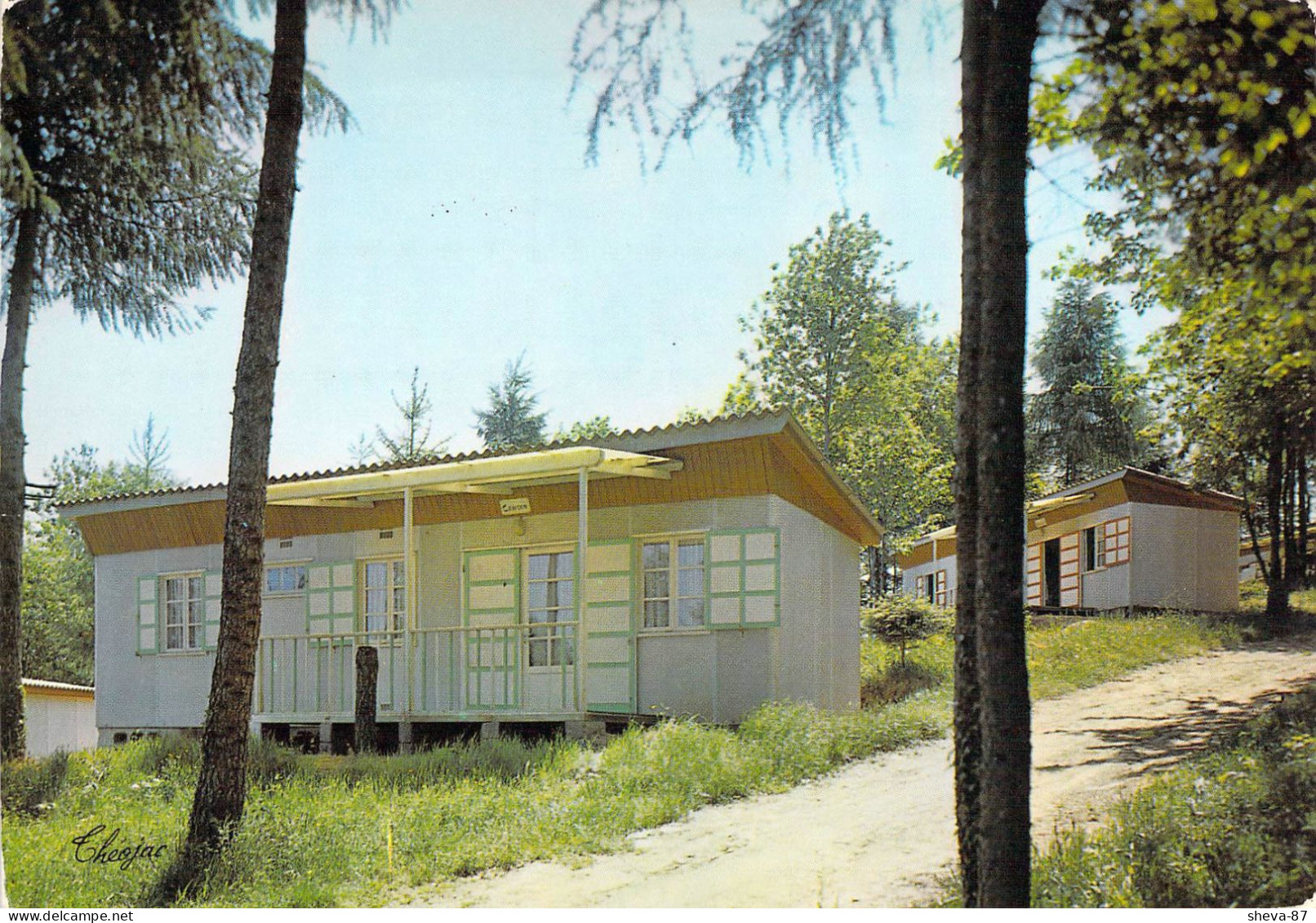 87 - Chalus - Les Bungalows - Chalus