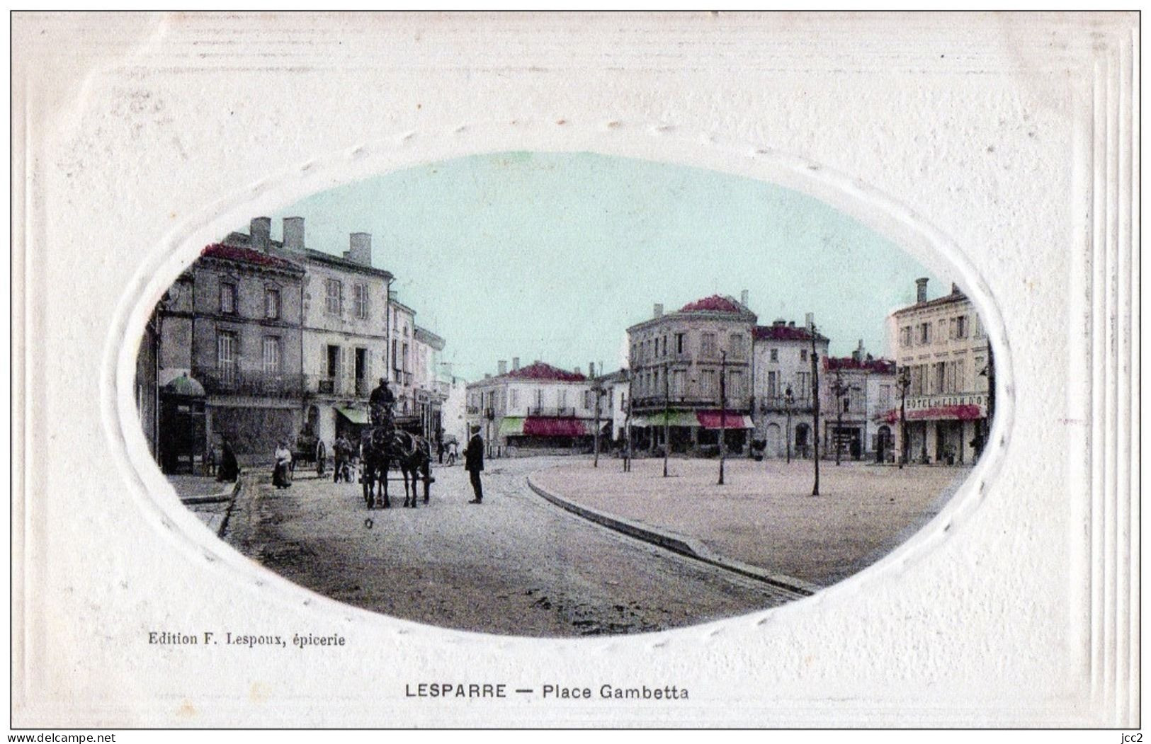 33 - LESPARRE - Place  Gambetta - Lesparre Medoc