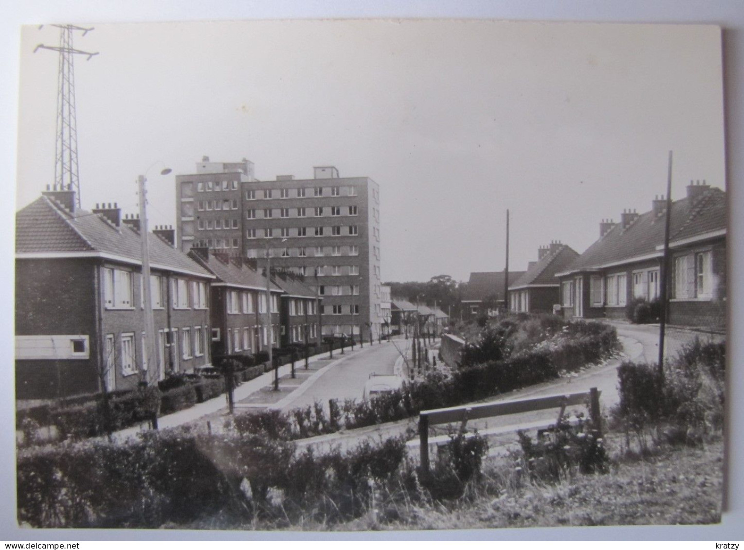 BELGIQUE - LIEGE - FLEMALLE - Le Building Et La Rue Des Cerisiers - Flémalle