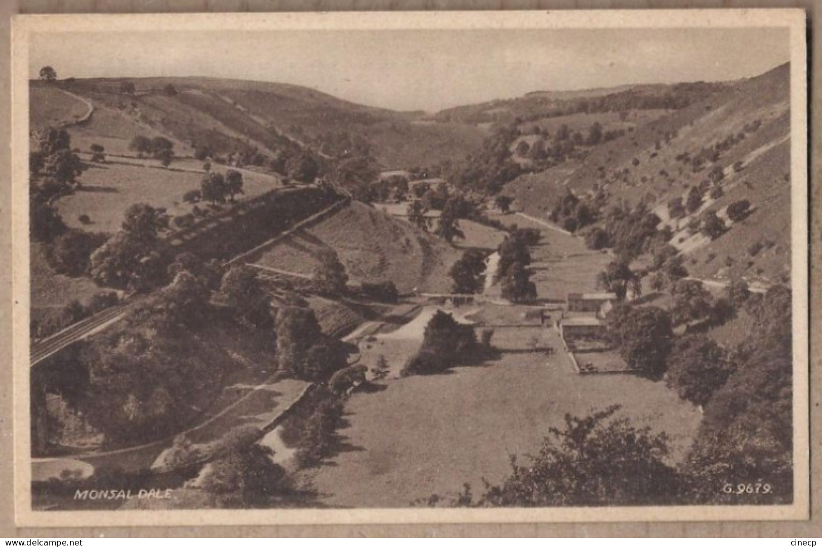 CPA ANGLETERRE - MONSAL DALE - TB PLAN Vue Aérienne De La Vallée - Détails Cours D'eau + Habitations - Derbyshire