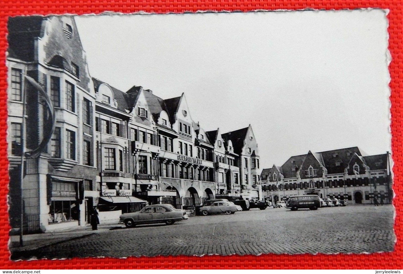 OUDE-GOD  -  Gemeenteplein - Kredietbank En St Lutgardisschool - Mortsel