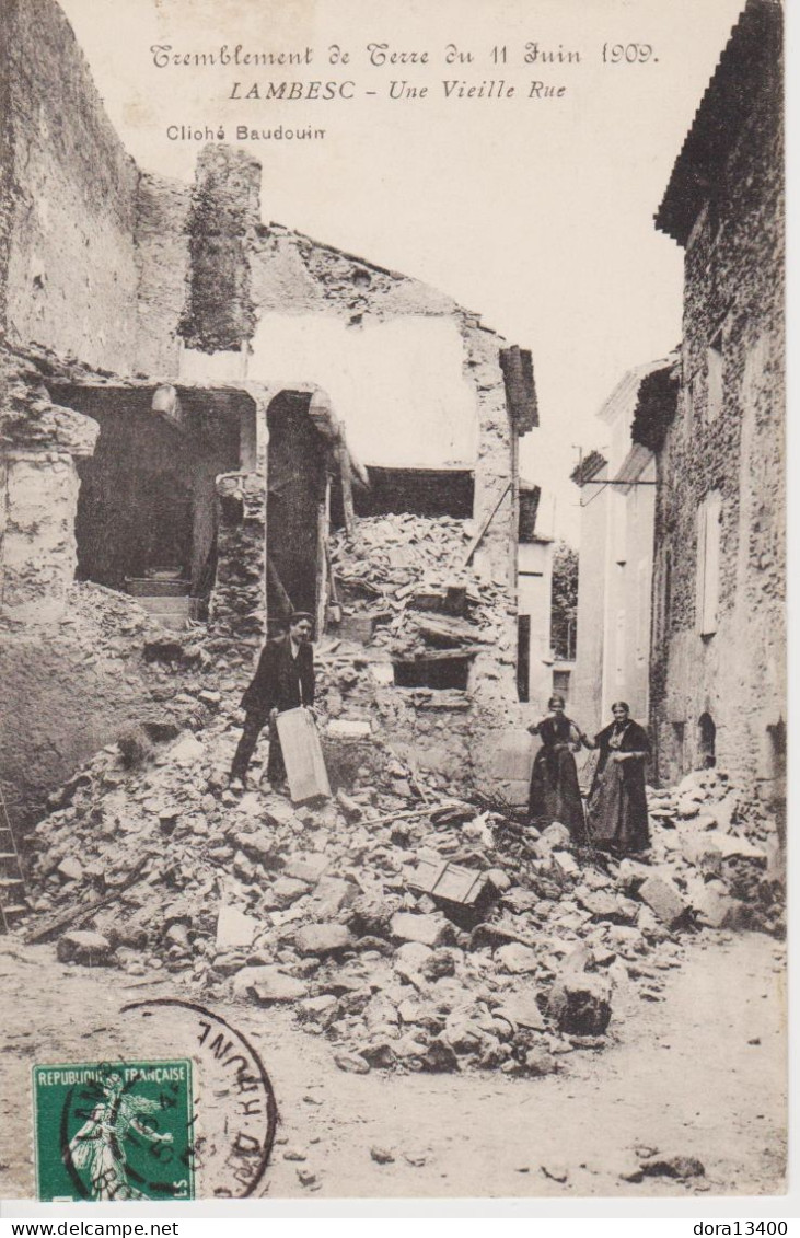 CPA13-LAMBESC- Tremblement De Terre Du 11 JUIN 1909- Une Vieille Rue - Lambesc