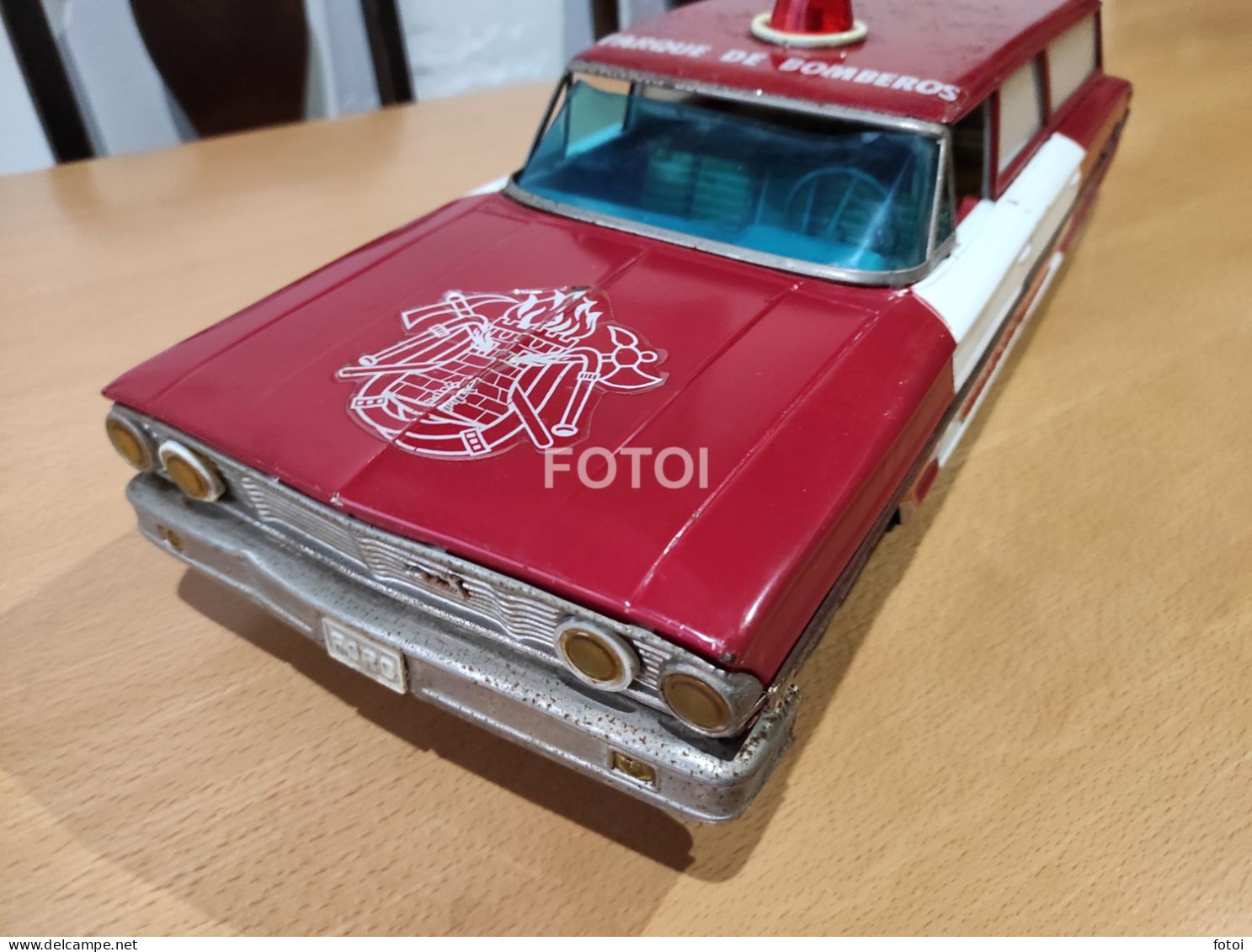 LARGE TIN CAR FORD GALAXIE FIRE CHIEF AMBULANCE RICO SPAIN ESPANA BATTERY OPERATED - Scale 1:160