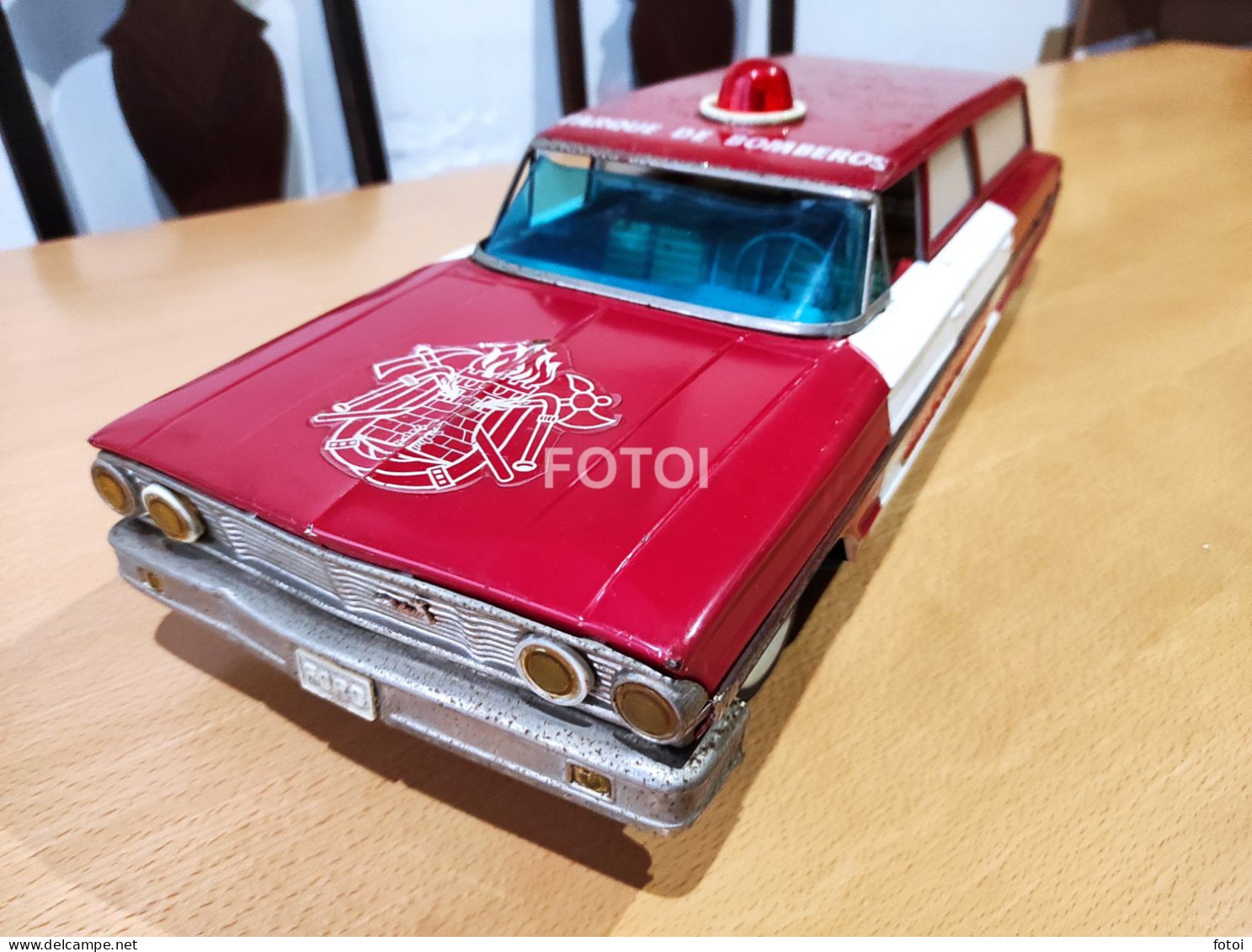 LARGE TIN CAR FORD GALAXIE FIRE CHIEF AMBULANCE RICO SPAIN ESPANA BATTERY OPERATED - Scale 1:160
