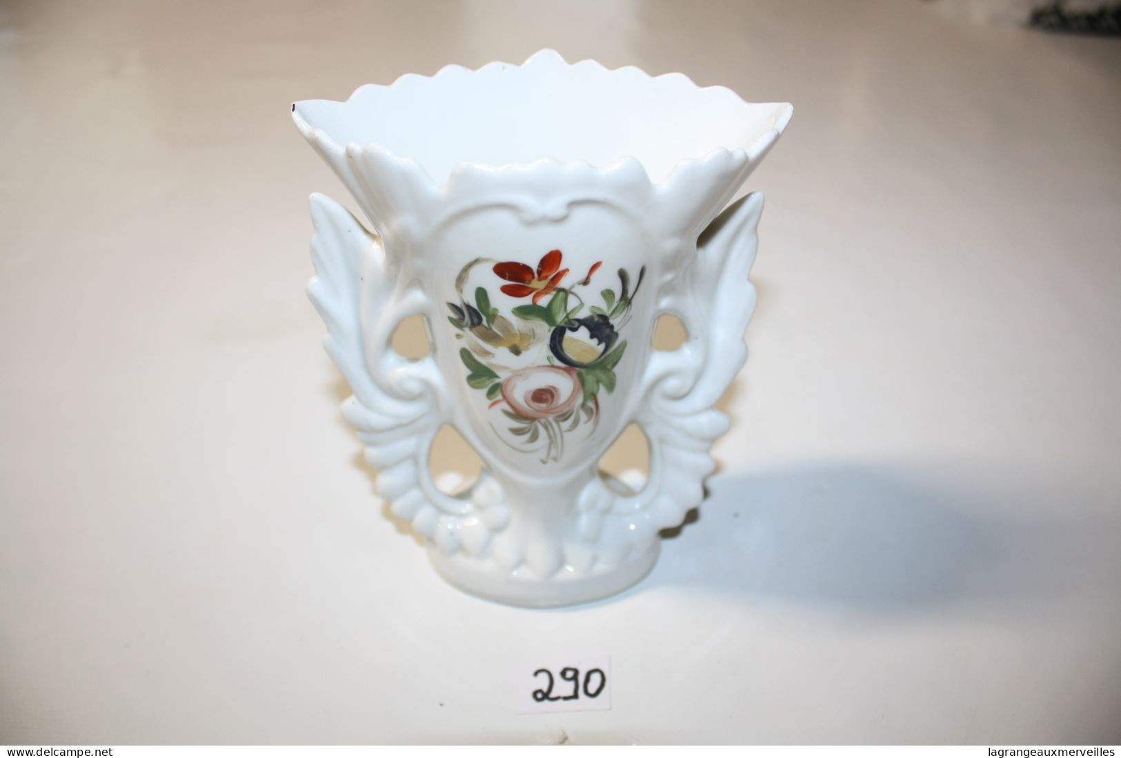 C290 Ancien Cornet - Objet De Vitrine - Décor Floral - Autres & Non Classés