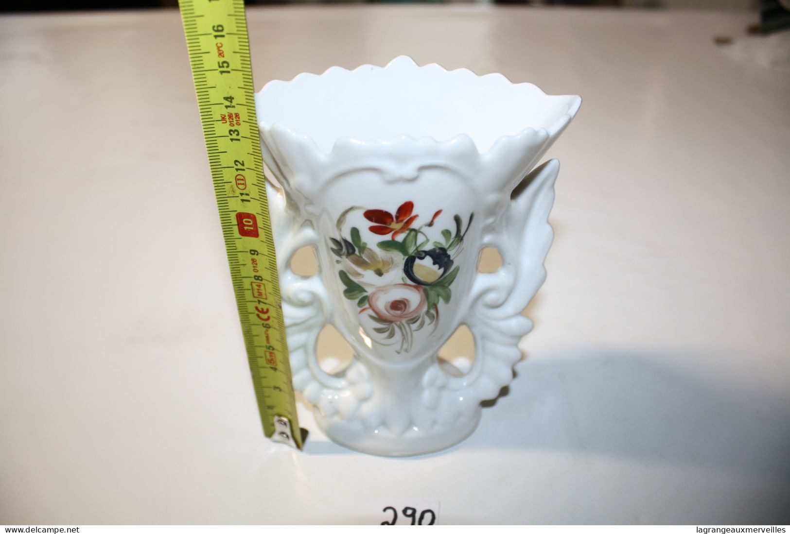 C290 Ancien Cornet - Objet De Vitrine - Décor Floral - Andere & Zonder Classificatie