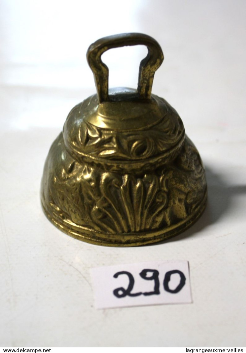 C290 Ancienne Cloche En Bronze - Laiton - Antique éléphant - Klokken