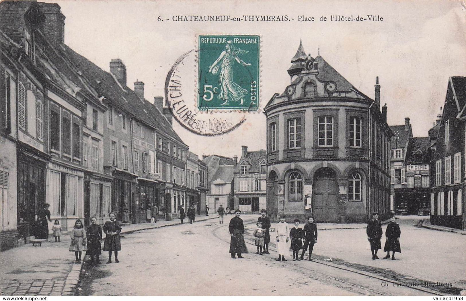 CHATEAUNEUF En THYMERAIS-place De L'hôtel De Ville - Châteauneuf