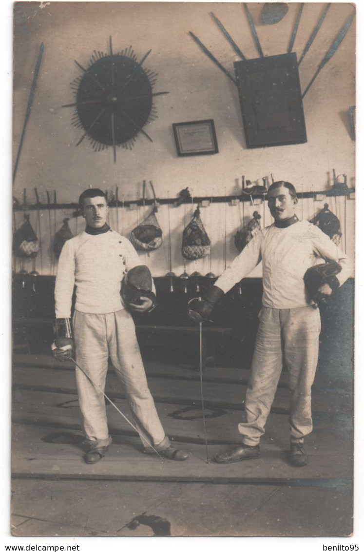 CARTE-PHOTO De 2 ESCRIMEURS. - Fencing