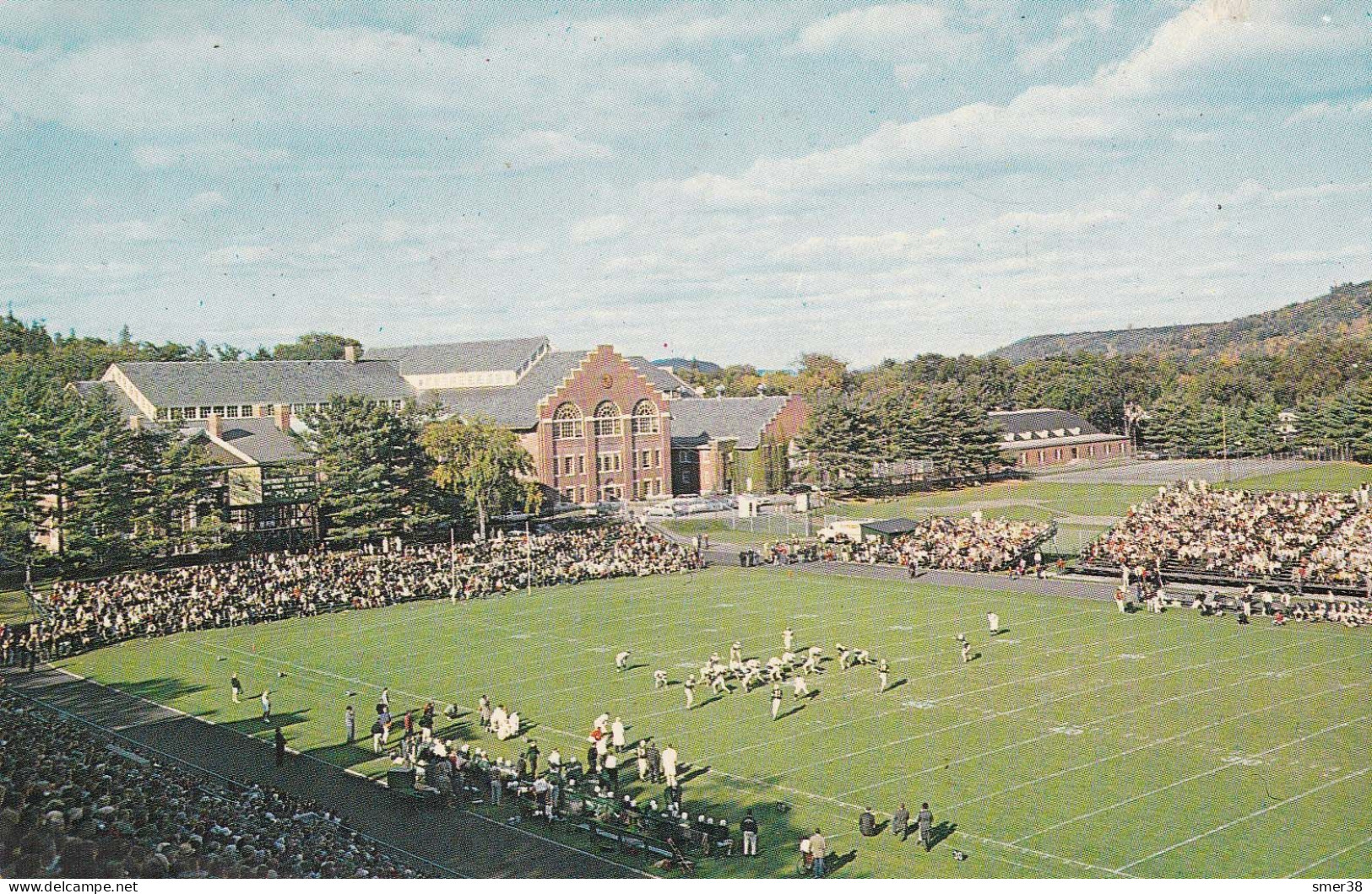Etats-Unis (NH) - Memorial Field And The College Hanover - Dartmouth Football Team - Autres & Non Classés