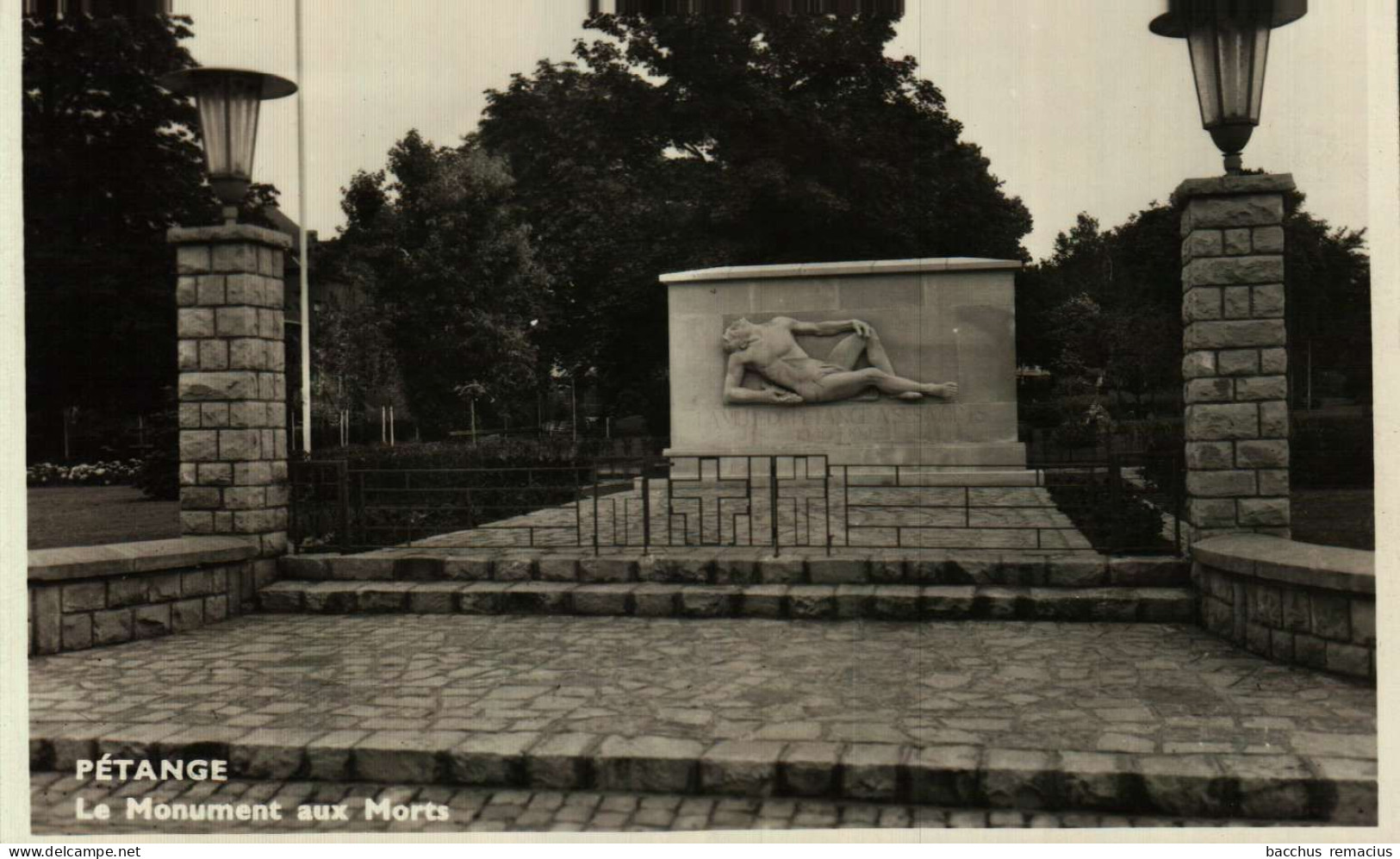 PÉTANGE - Le Monument Aux Morts - Petingen
