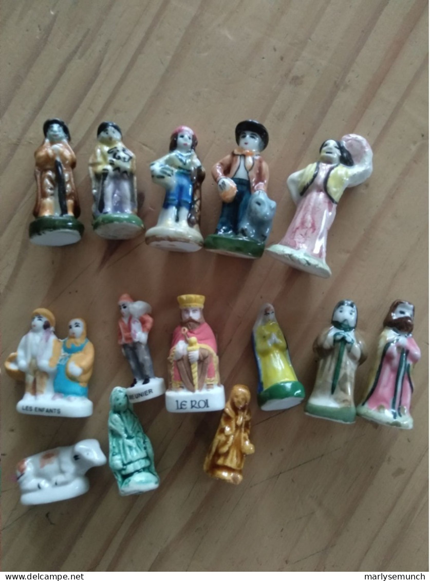 Lot De 15 Fèves Sujets Santons - Santons