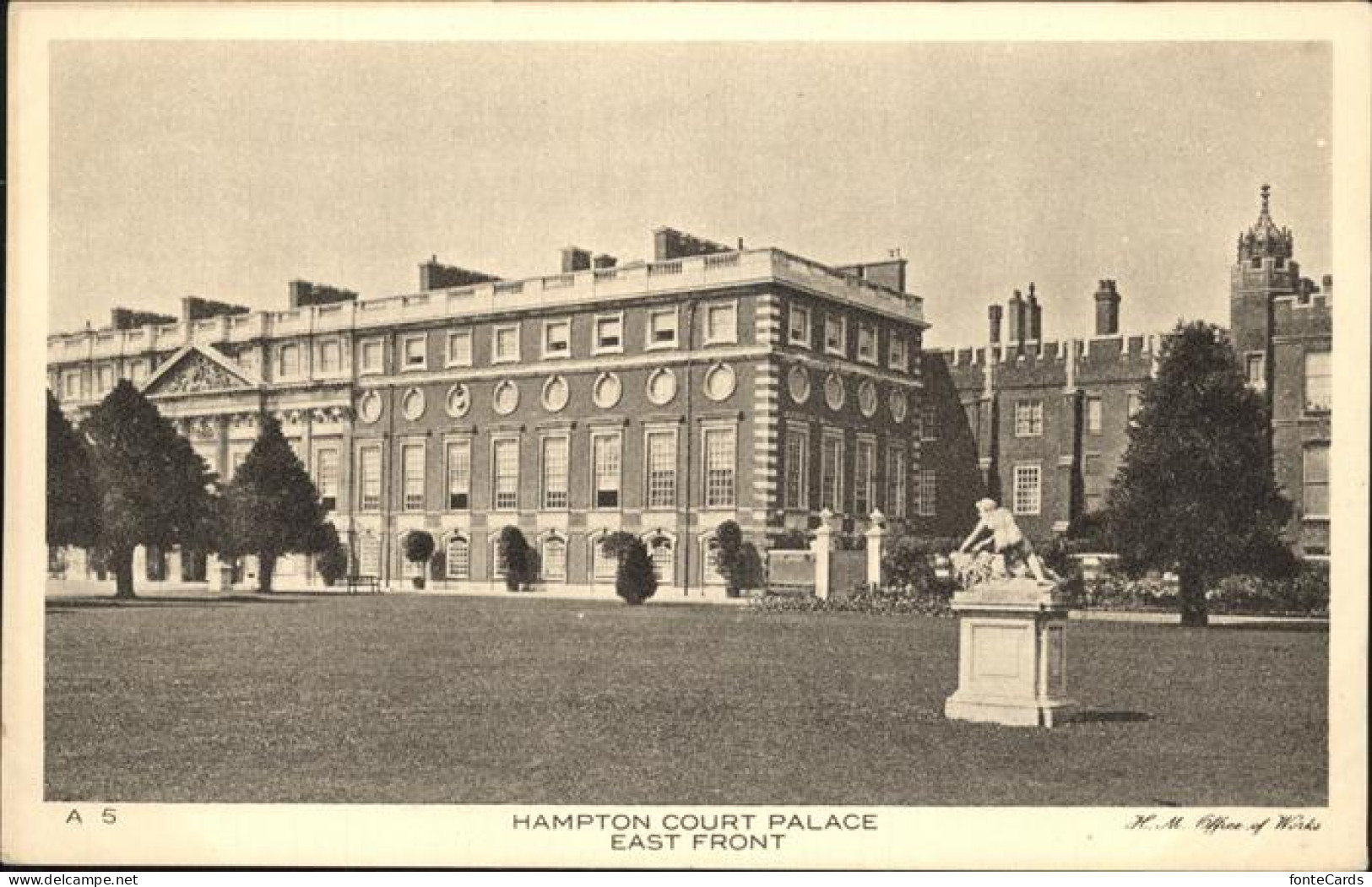 11231895 Hampton Court East Front Palace Hampton - Herefordshire