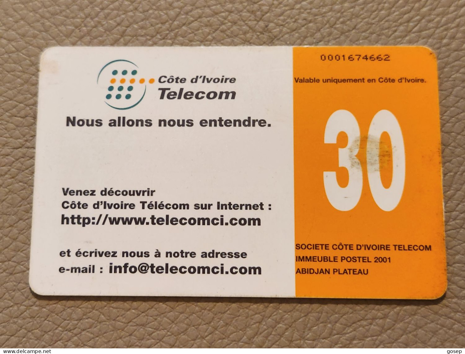 Ivory Coast-CI-CIT-0030B)-people On Telephones-(25)-(30units)-(0001674662)-(tirage-?)-used Card+1card Prepiad Free - Ivoorkust