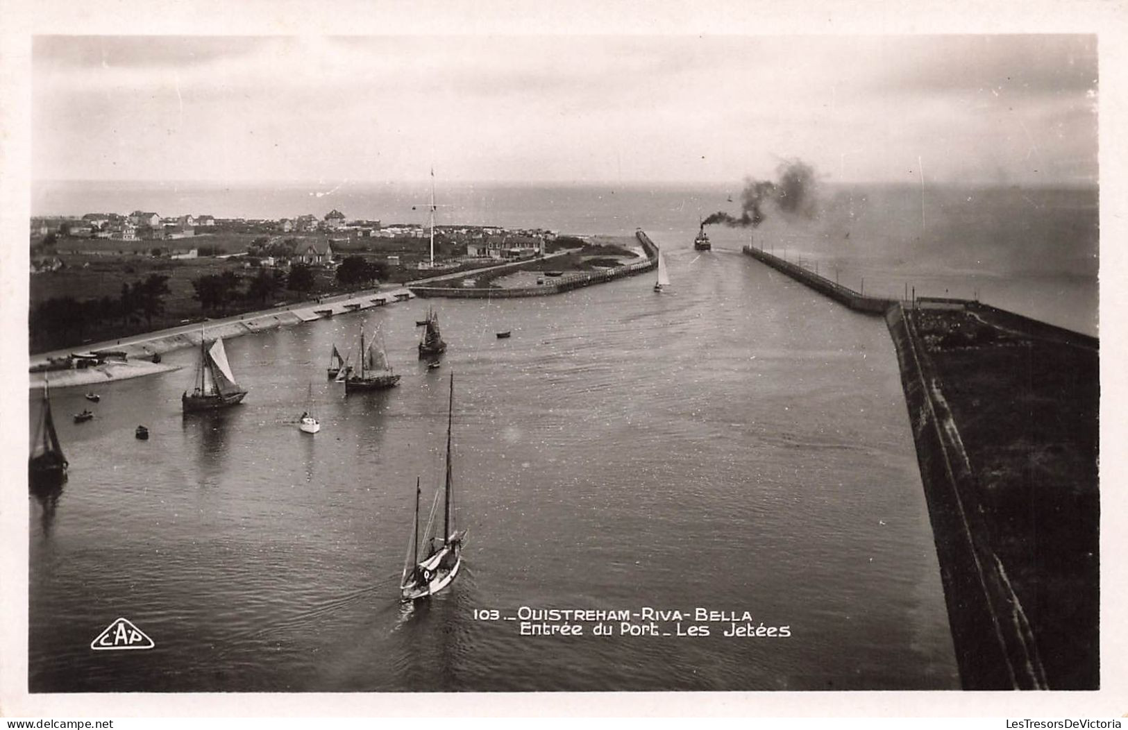 FRANCE - Ouistreham - Riva Bella - Entrée Du Port - Les Jetées - Carte Postale - Ouistreham