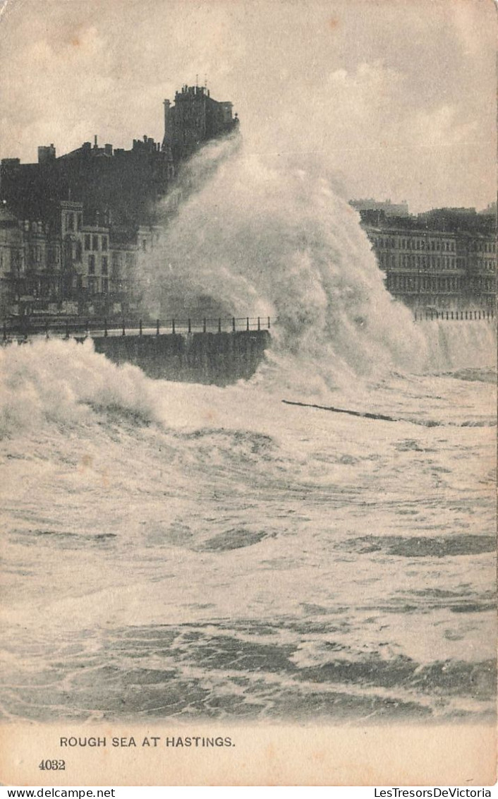 ROYAUME UNI - Angleterre - Rough Sea At Hastings -  Carte Postale Ancienne - Hastings