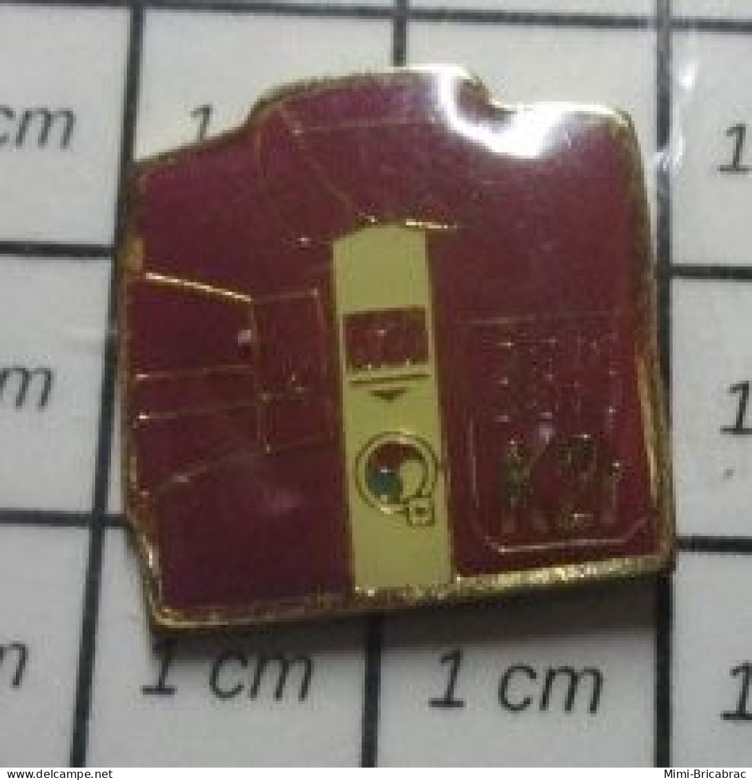 511A Pin's Pins / Beau Et Rare / MARQUES / K2R CHEMISE BORDEAU - Computers