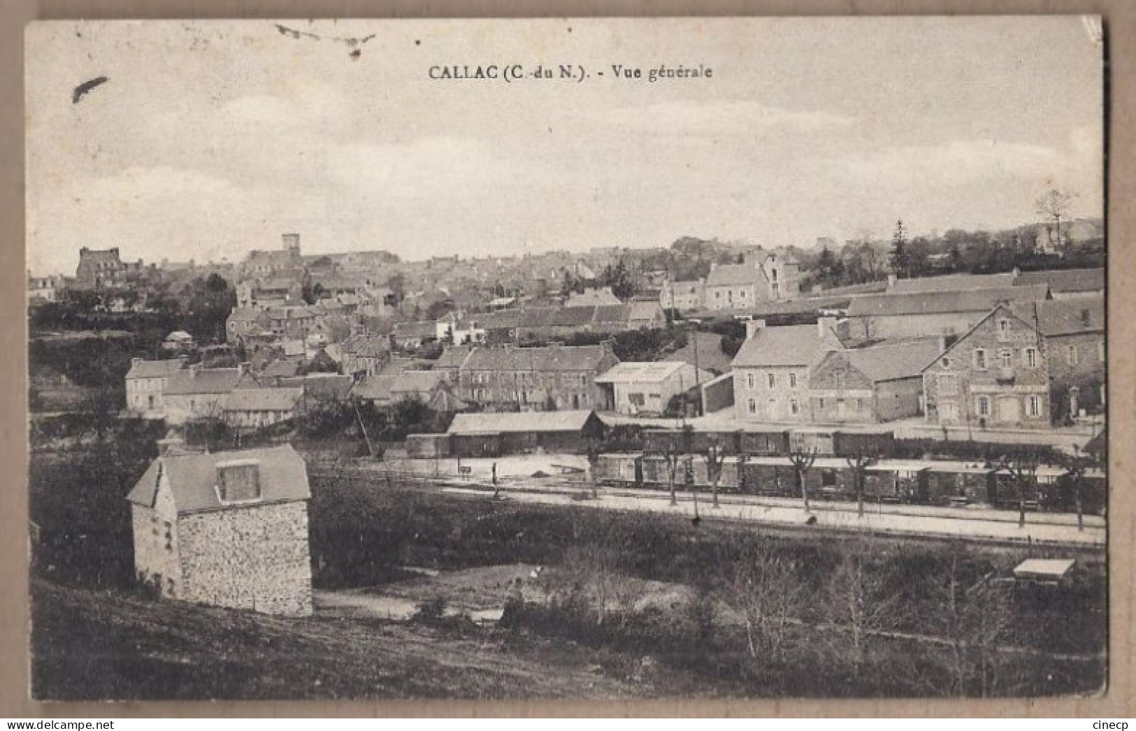 CPA 22 - CALLAC - Vue Générale - TB PLAN D'ensemble + Jolie Vue GARE CHEMIN DE FER 1er Plan - Callac