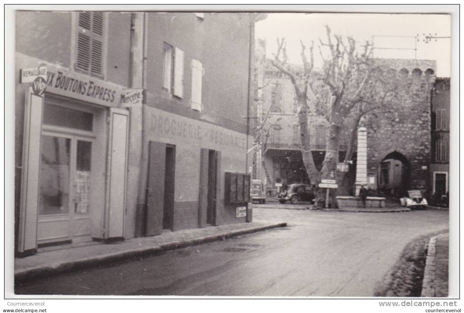 CPSM - TRETS (Bouches Du Rhône) - Boulevard De La République Et Le Portail De Pourrières - Trets