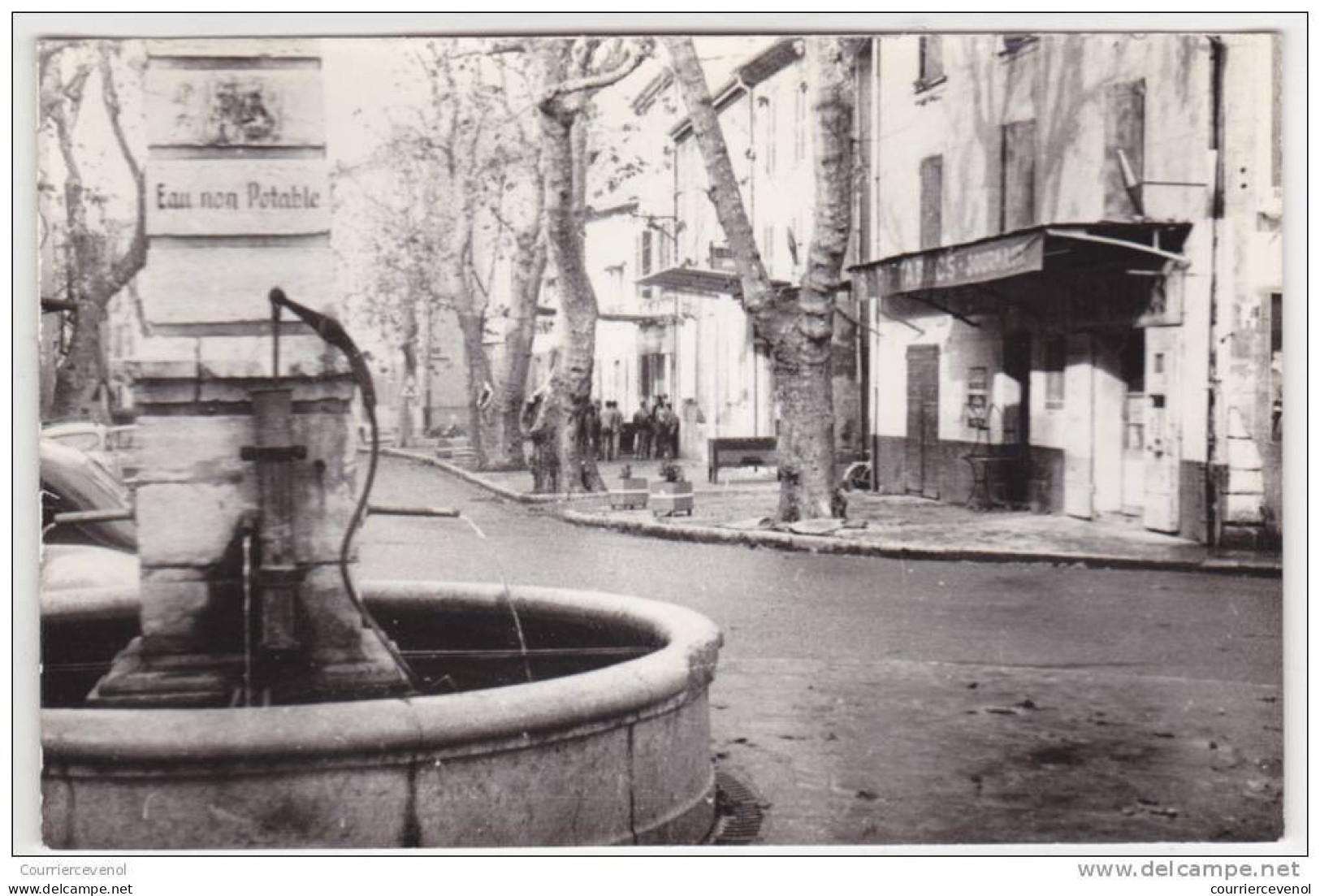 CPSM - TRETS (Bouches Du Rhône) - La Fontaine - Trets