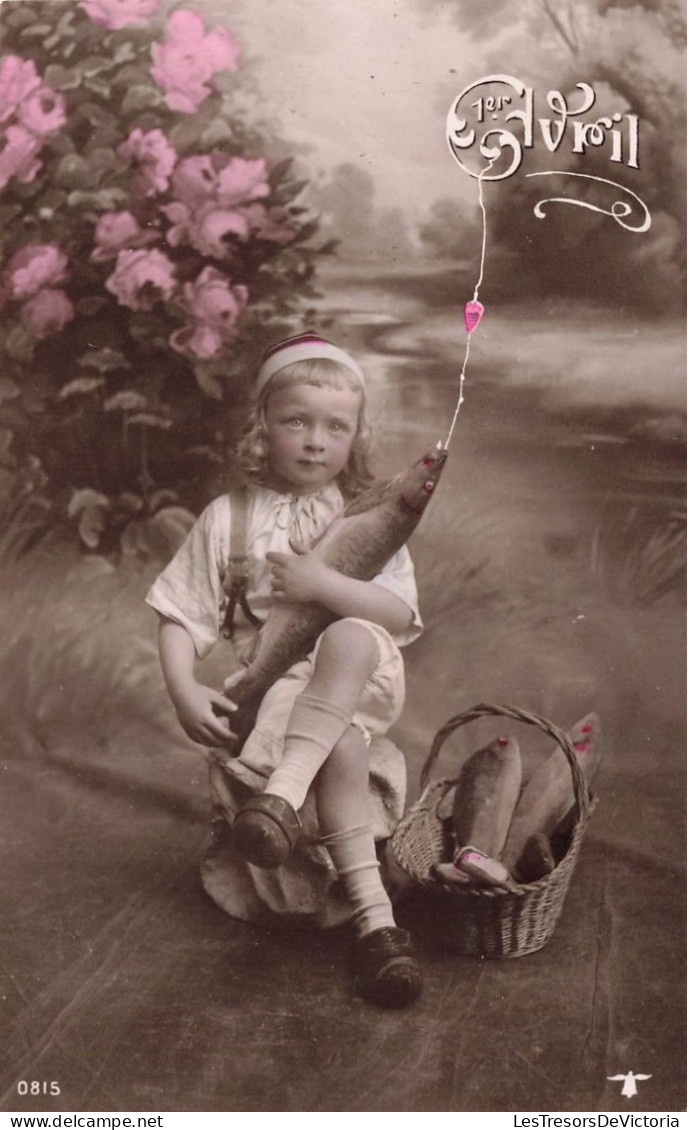 FÊTES - VŒUX - 1er Avril - Petite Avec Des Poissons Dans Un Panier - Fantaisie - Carte Postale Ancienne - 1 De April (pescado De Abril)